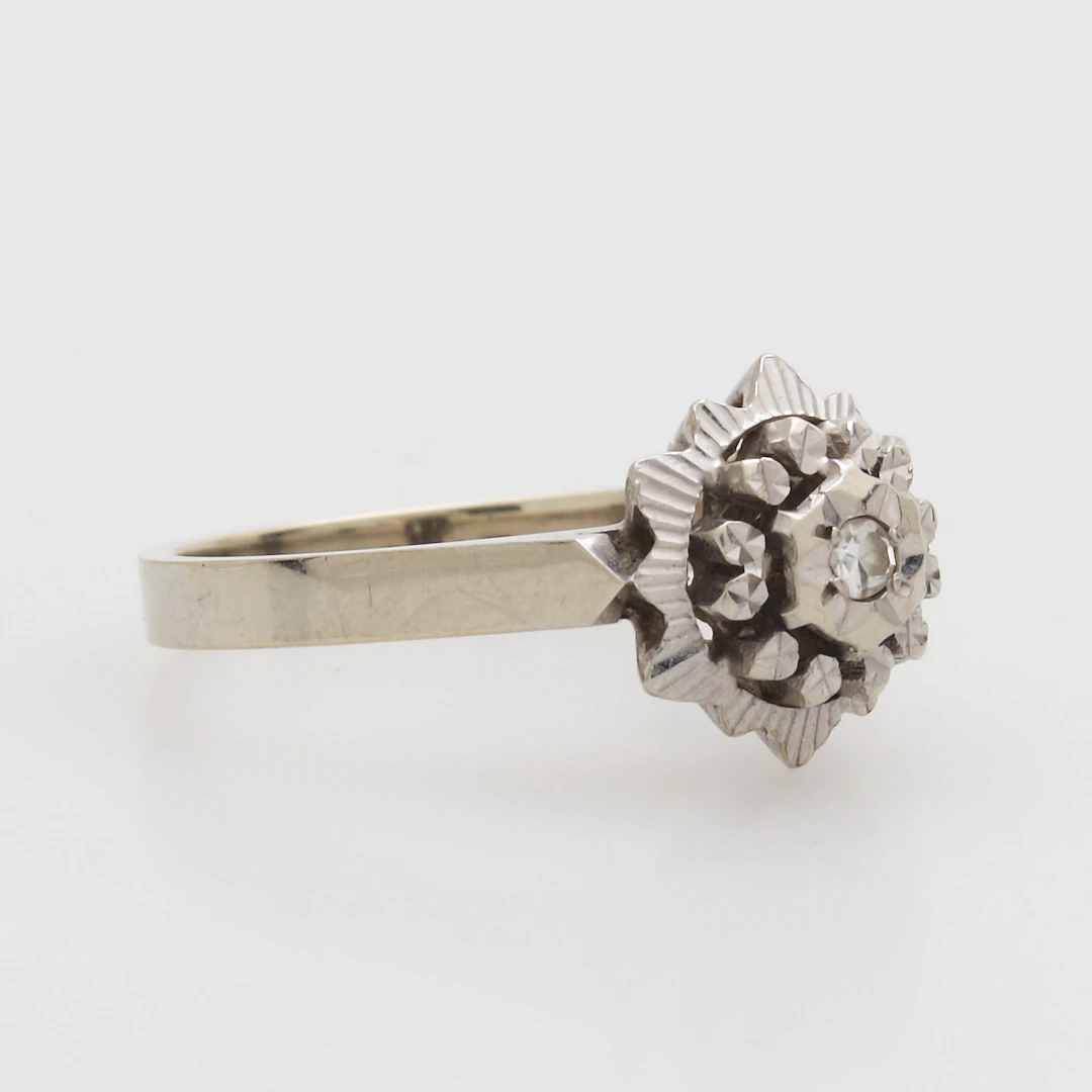 RING, vitguld 18k, med sten, vikt 3,82 gram.