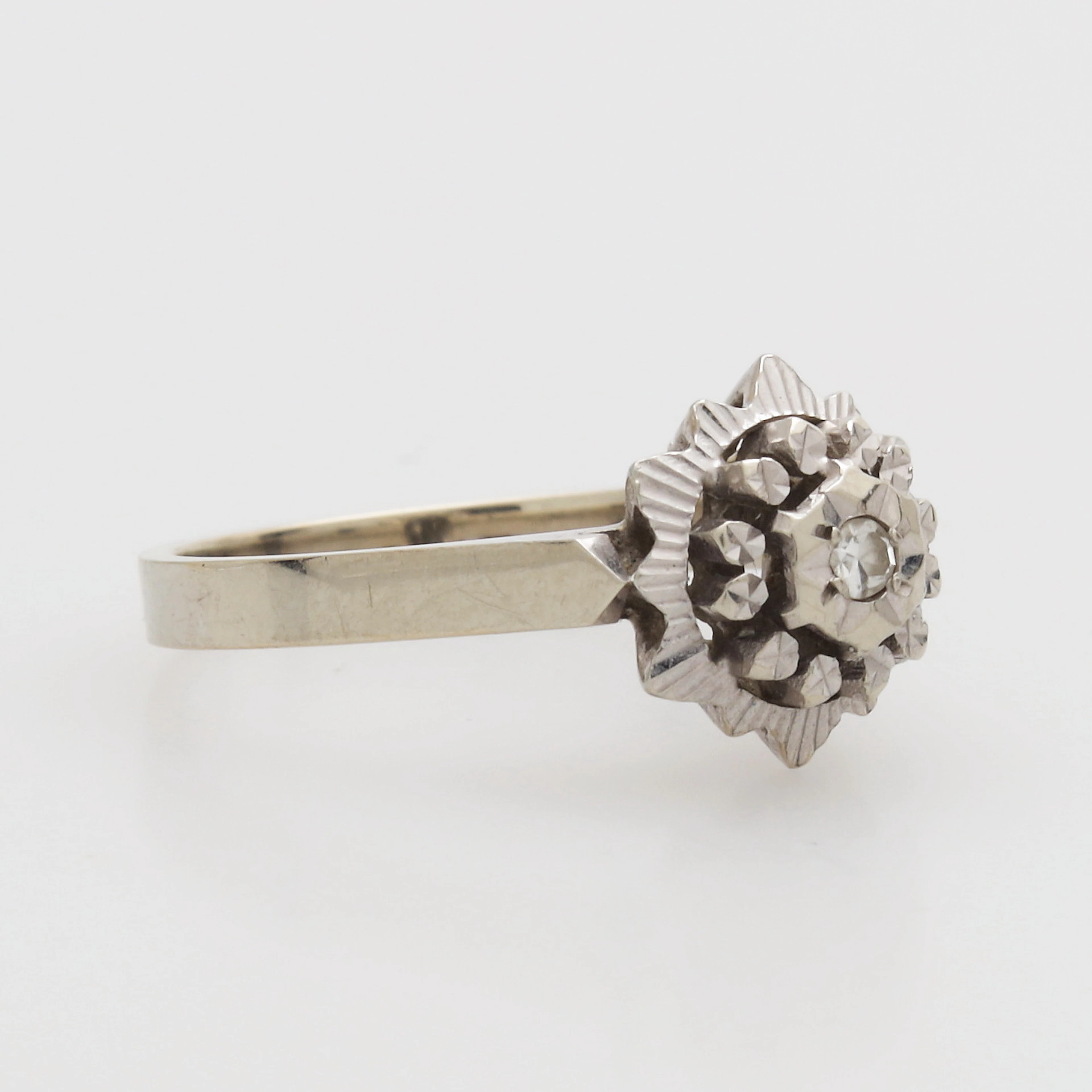 RING, vitguld 18k, med sten, vikt 3,82 gram.