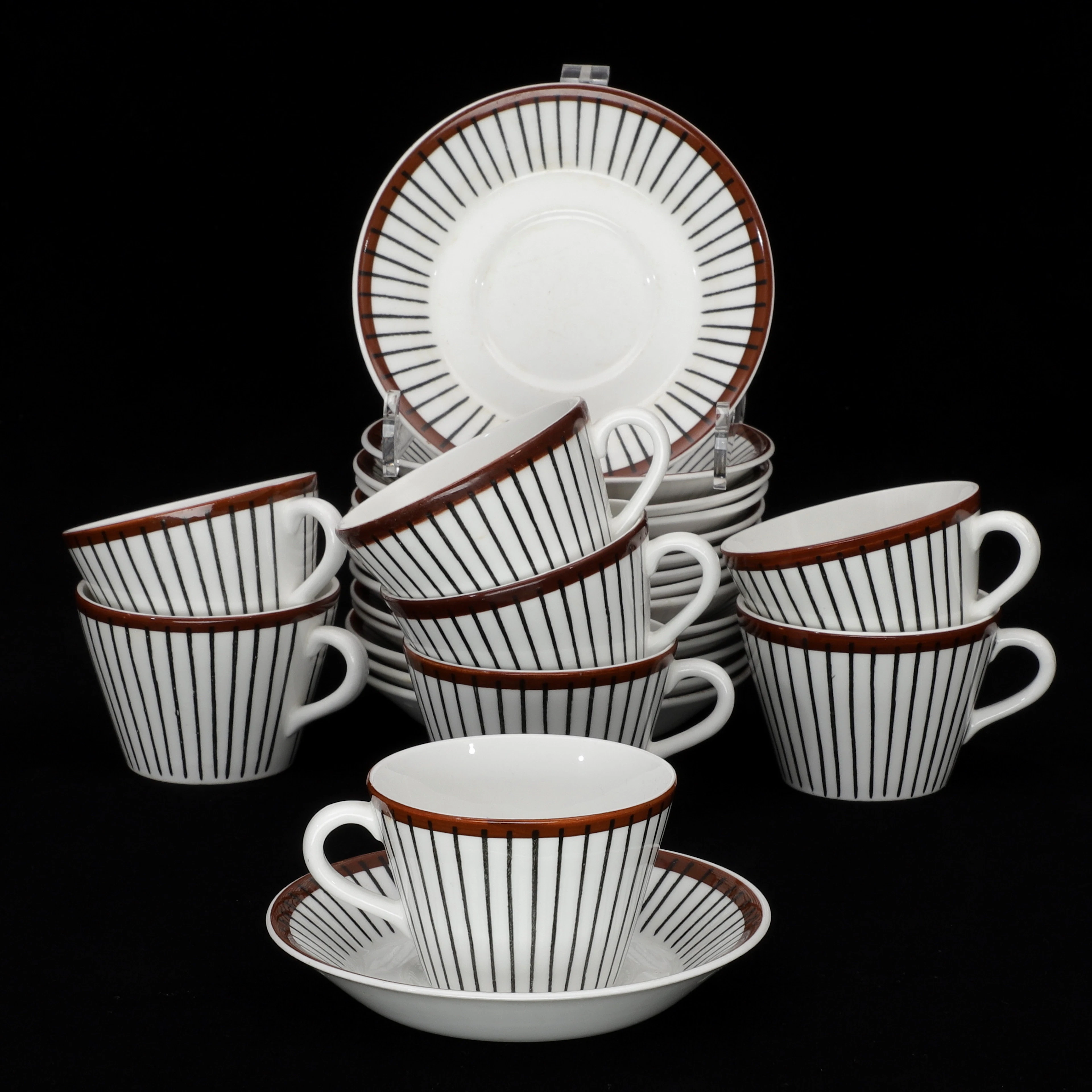 STIG LINDBERG. Kaffekoppar med fat, "Spisa Ribb", Gustavsberg, 1900-talets