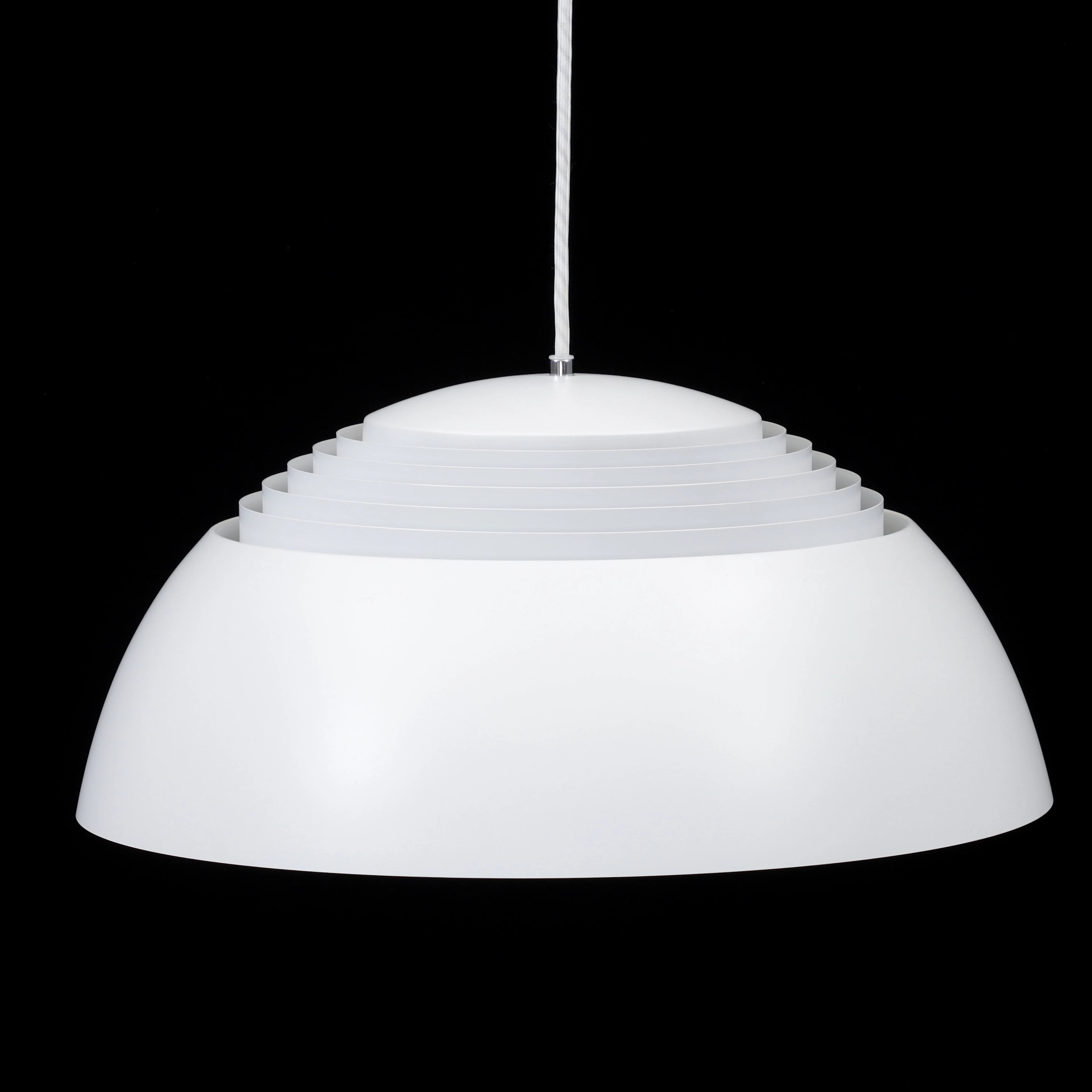 ARNE JACOBSEN. Taklampa, "AJ Royal", Louis Poulsen, Danmark, 2000-tal.
