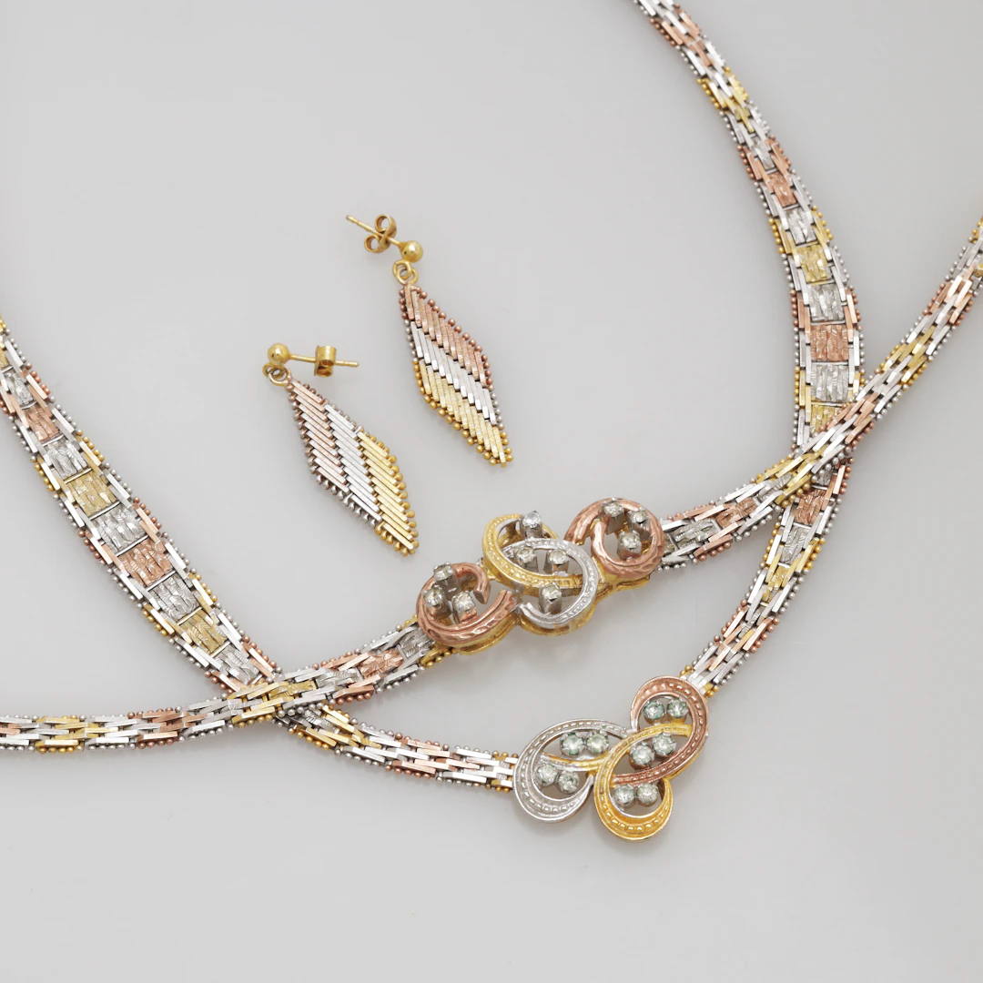 HALSBAND, ARMBAND, ÖRHÄNGEN, silver, Italien, totalvikt 51,3 gram.