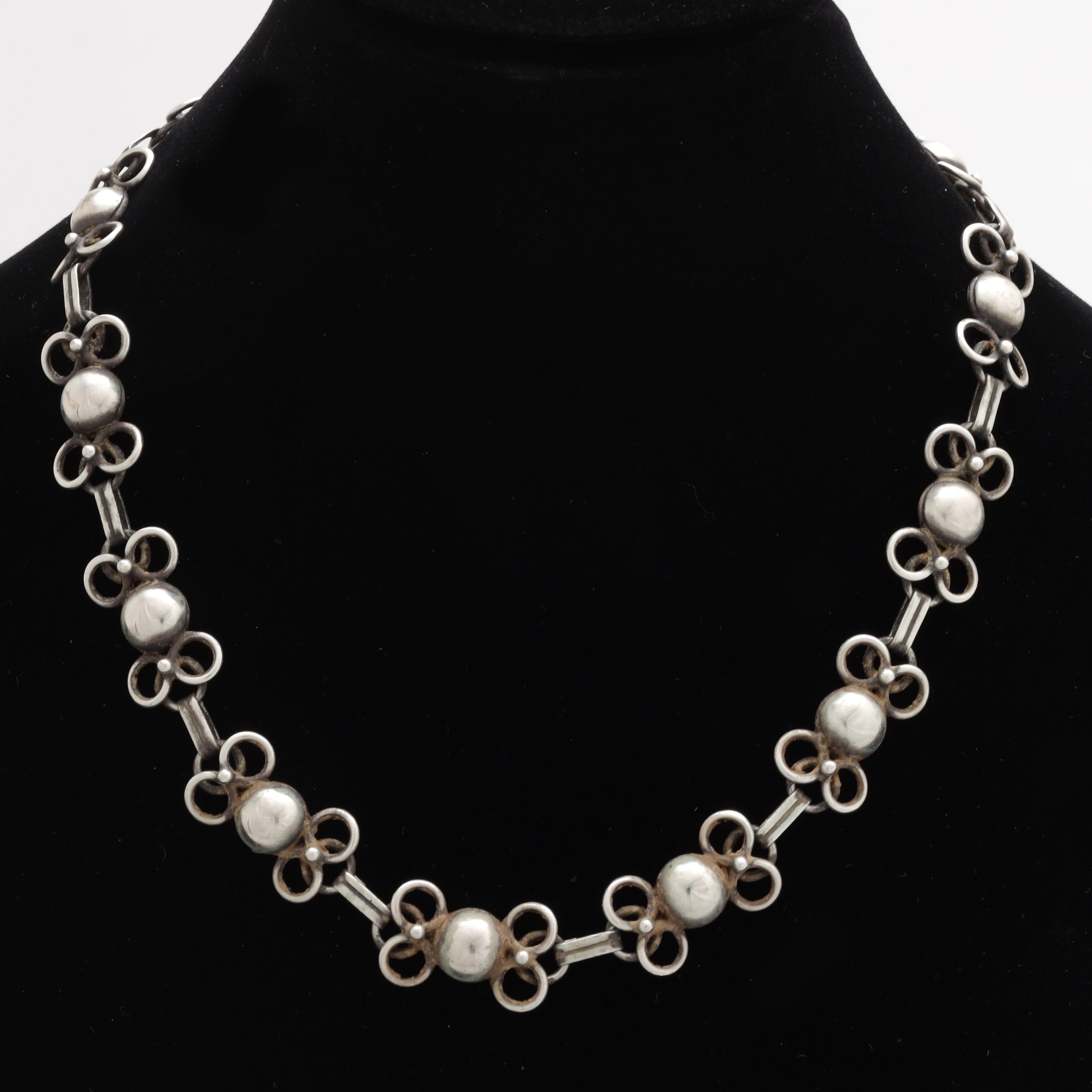 HALSBAND, silver, vikt 28,8 gram.
