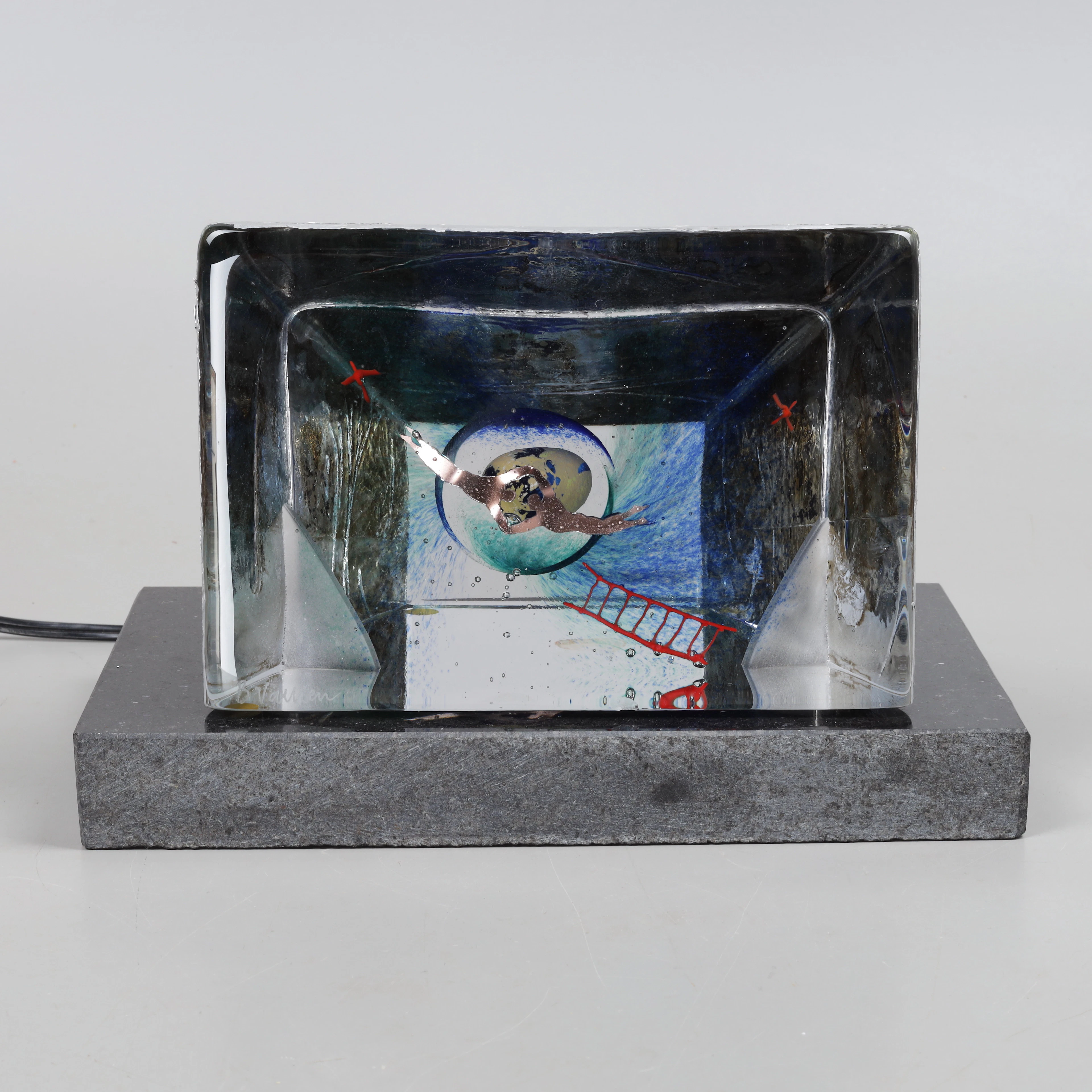 BERTIL VALLIEN. Glasskulptur, "Scene of future", Kosta Boda, signerad