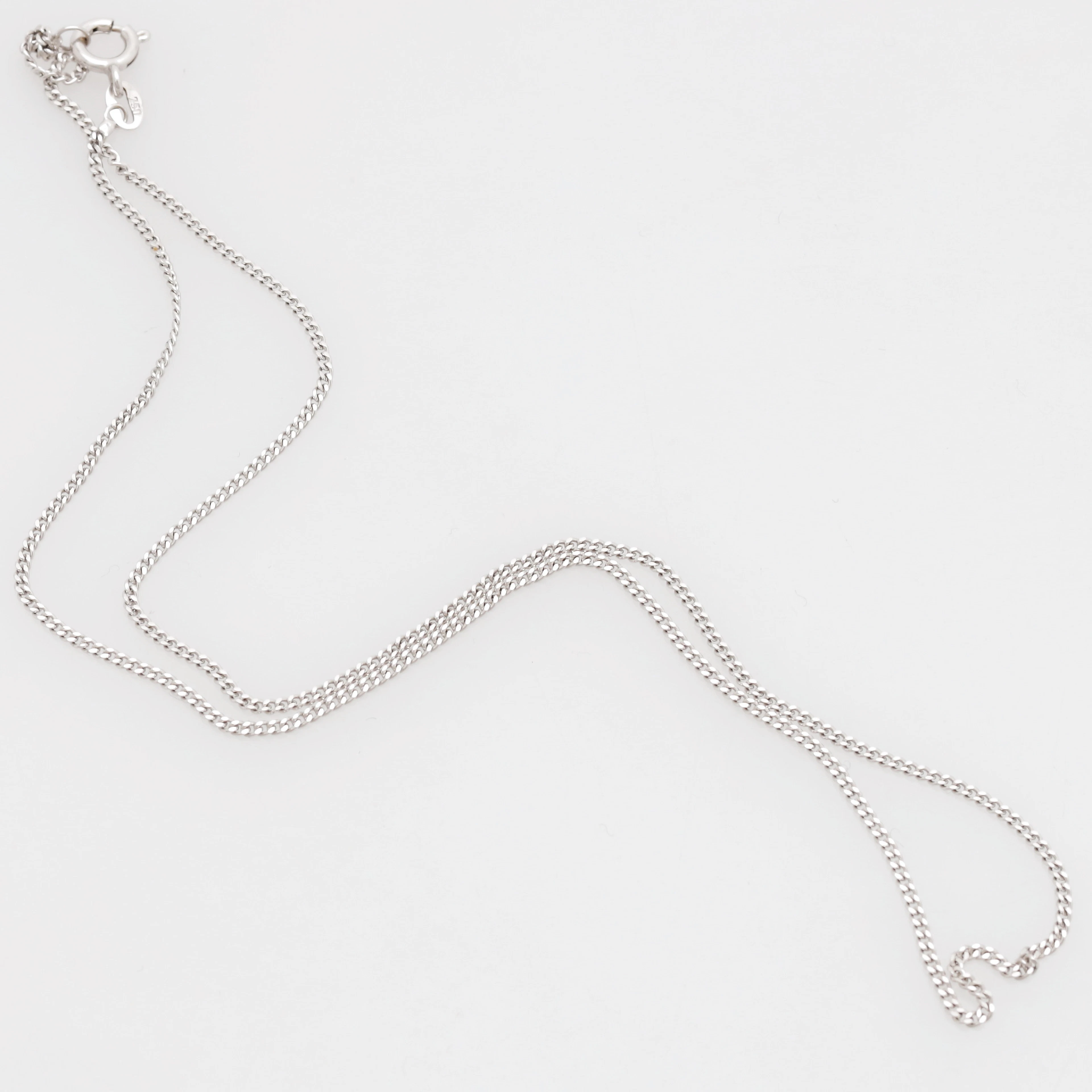 HALSBAND, vitguld 18K, totalvikt 2,43 gram.