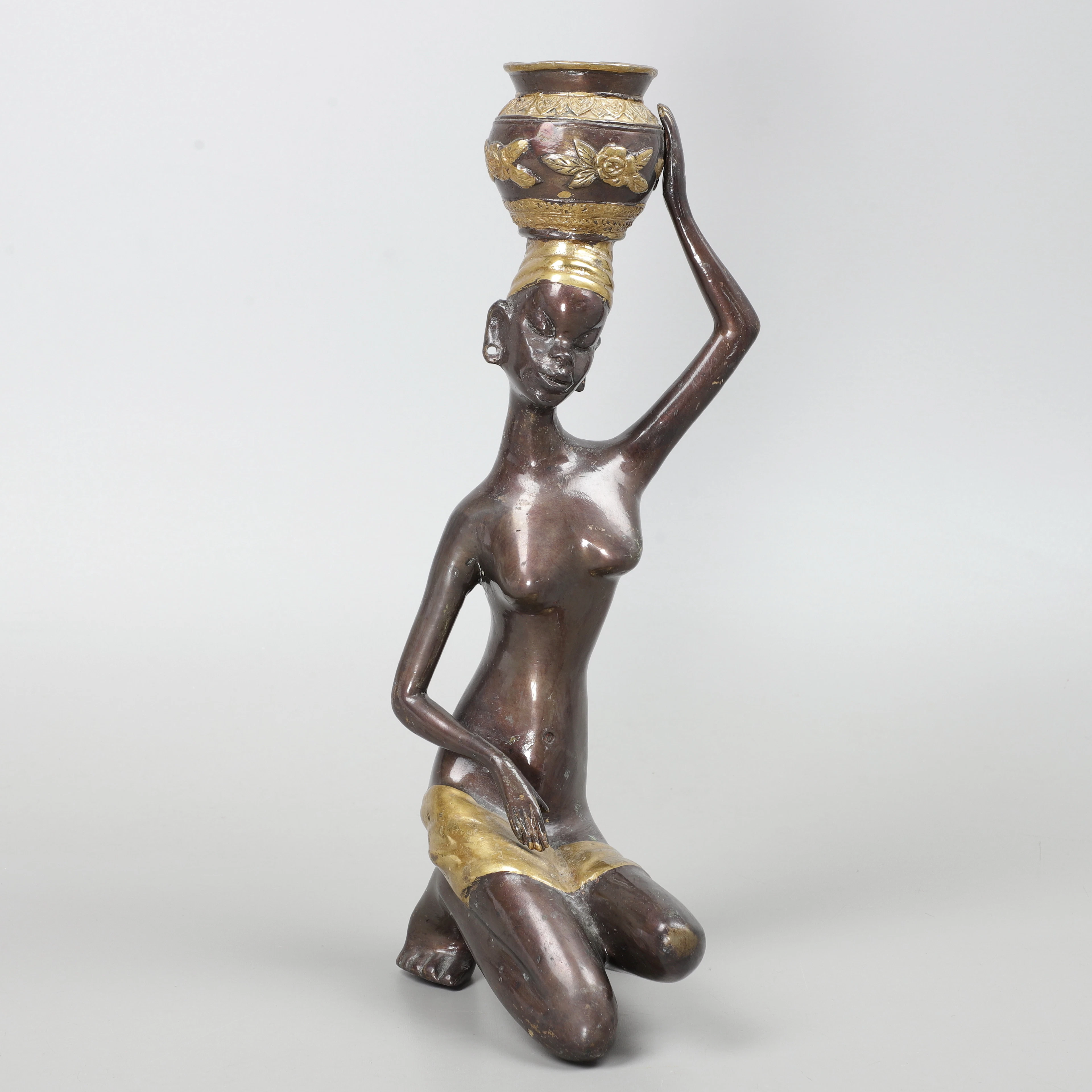 SKULPTUR, Afrikansk kvinna, bronspatinerad mässing.