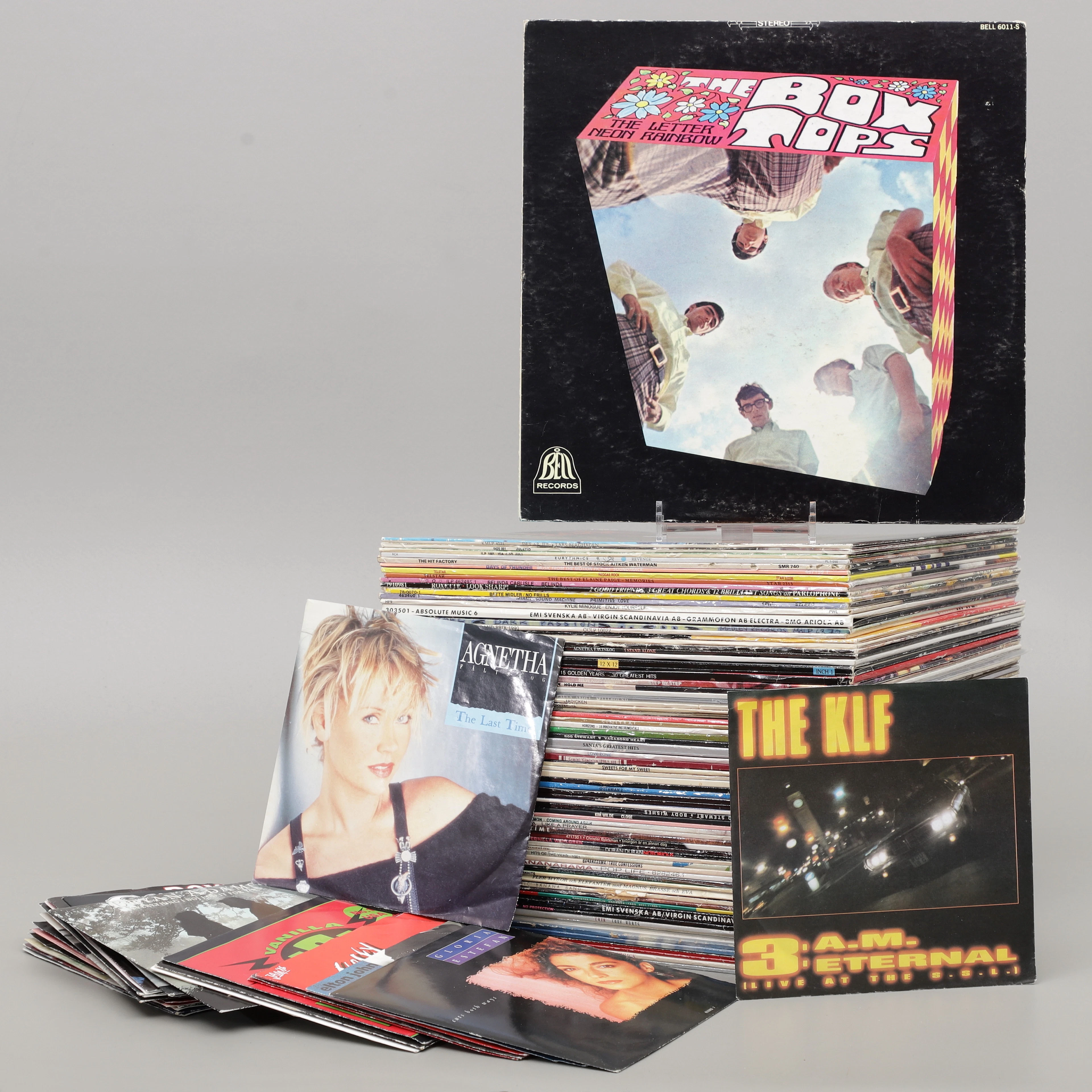 VINYLSKIVOR, ca 100 st LP och singlar.