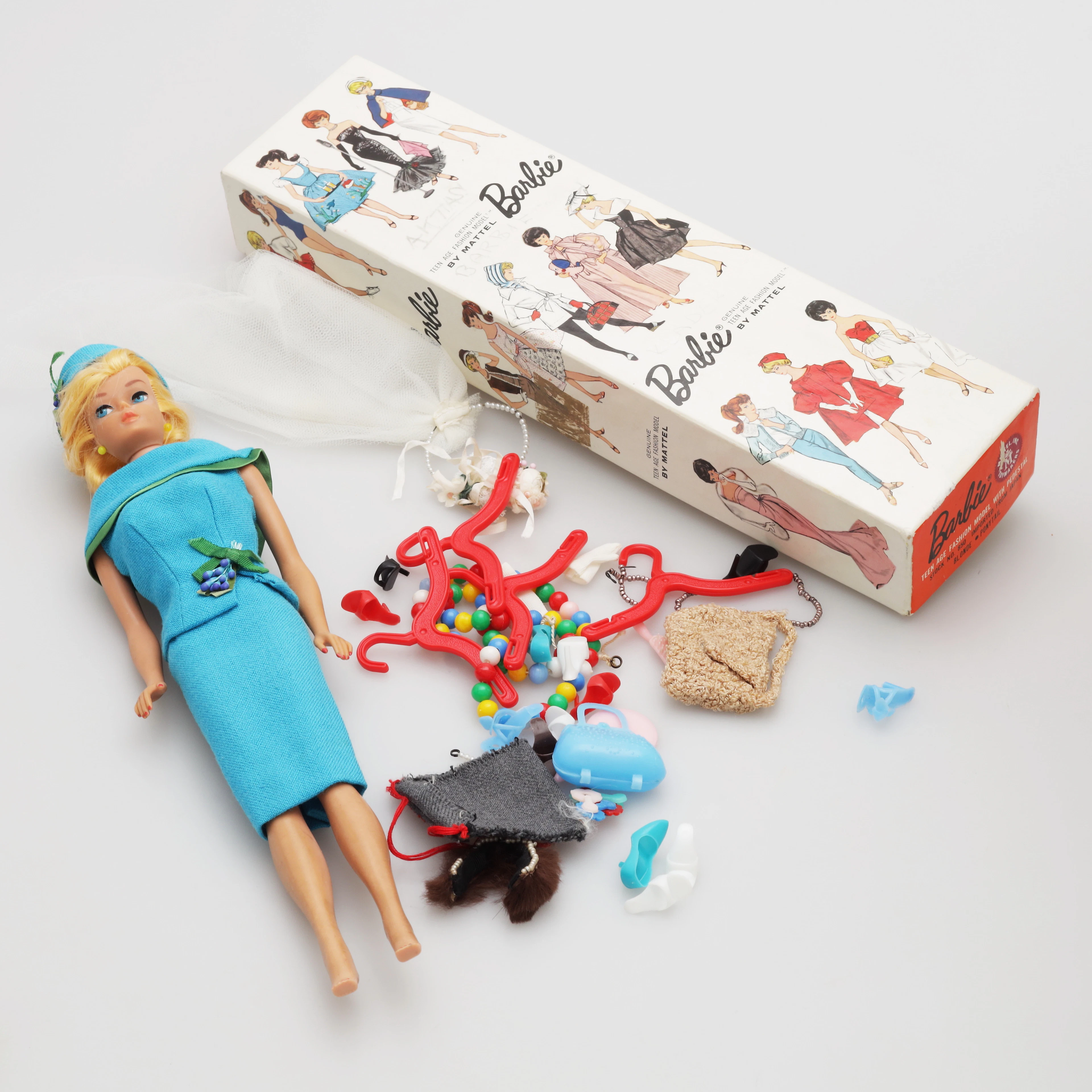 BARBIEDOCKA MED TILLBEHÖR, 1950/60-tal.