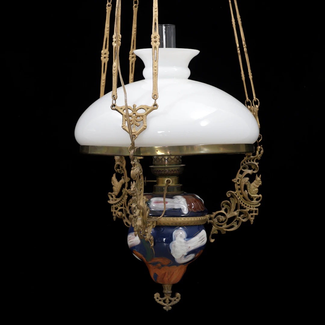 TAKLAMPA, majolika, 1900-tal, höjd 120 cm.