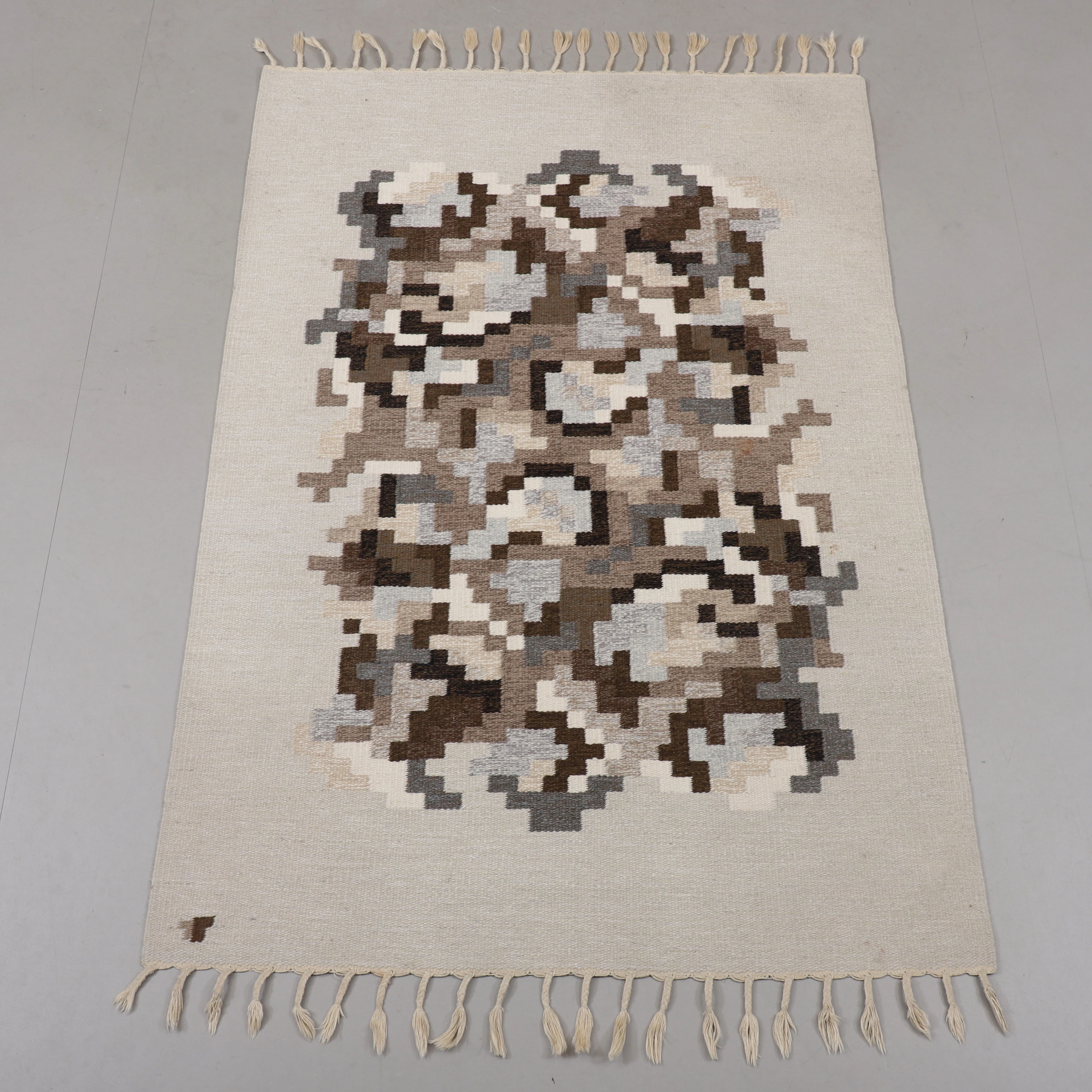 ERIK LUNDBERG. Röllakan, "Korall", signerad, mått 203 x 138 cm.