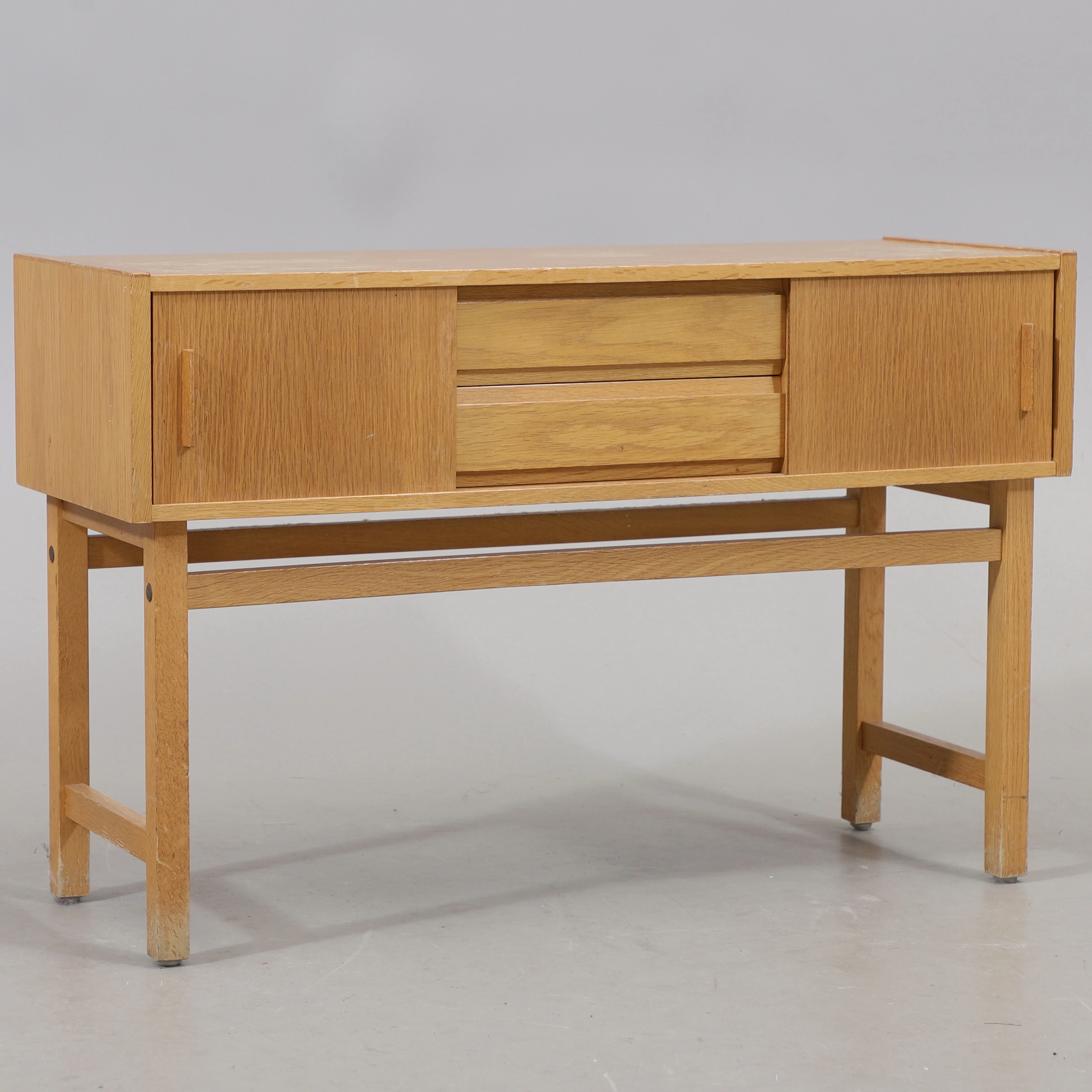 SIDEBOARD, ek, 1900-talets andra hälft.