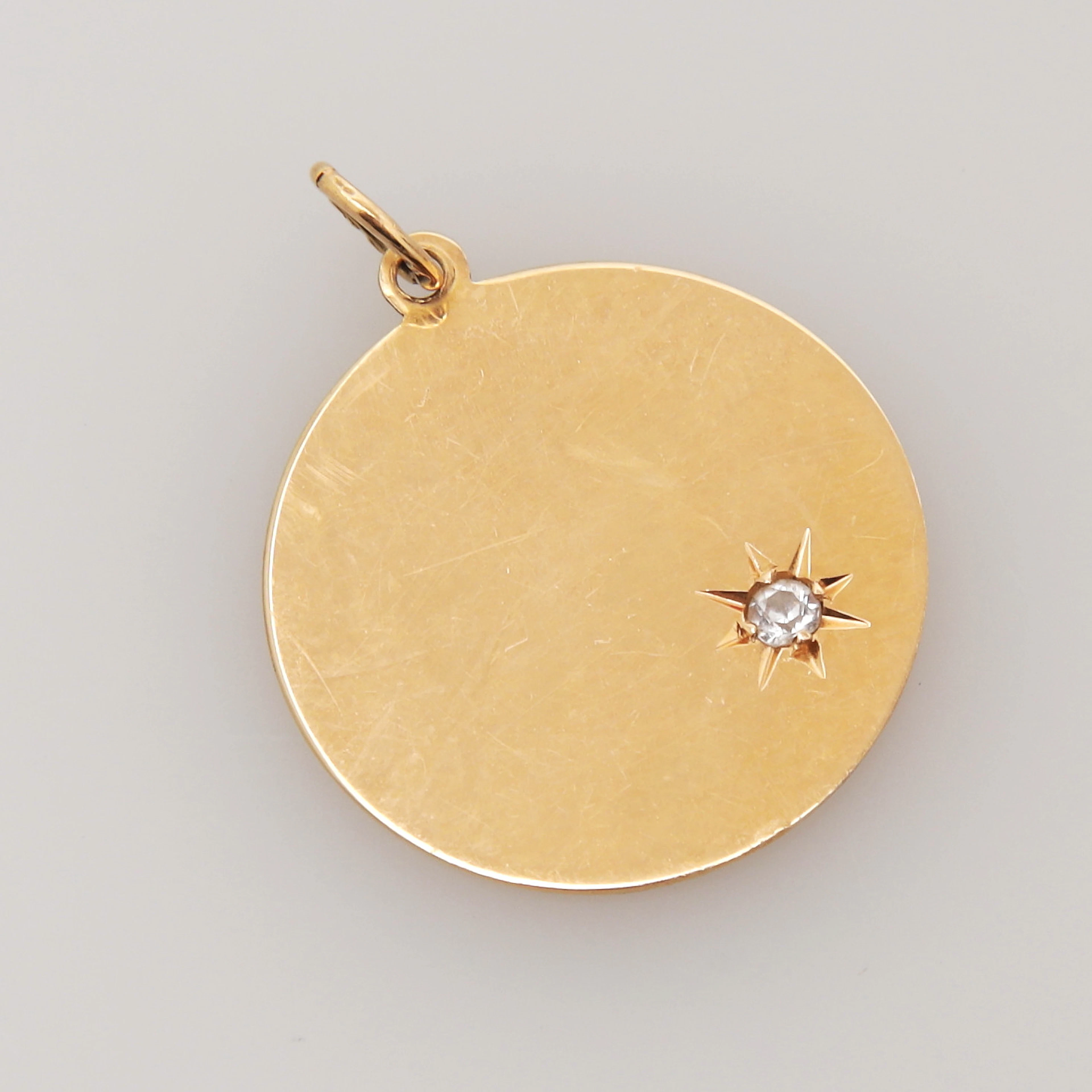 HÄNGE, guld 18k, med vit sten, vikt 1,75 gram.