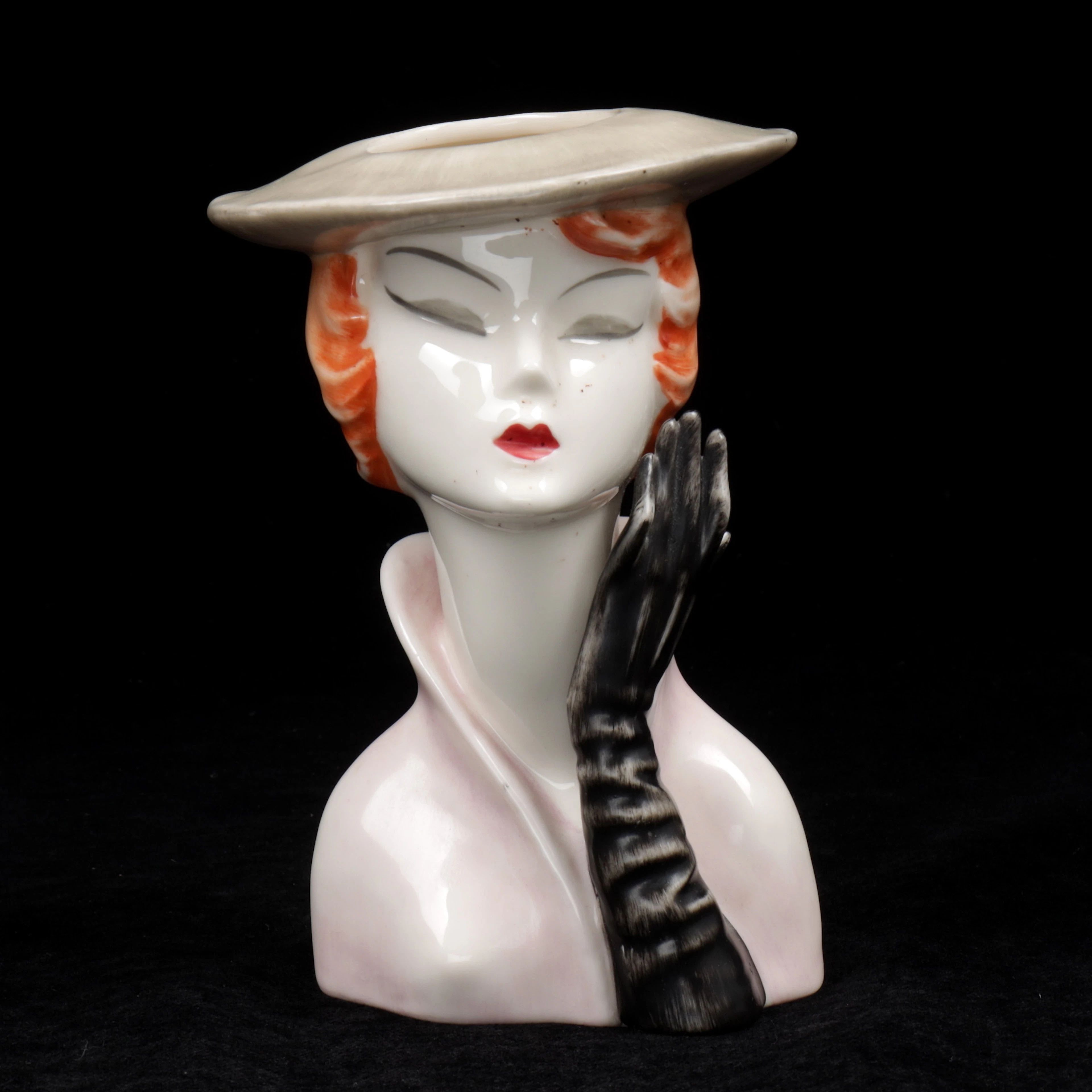 FIGURIN, kvinna med hatt, Goebel, 1950-tal.