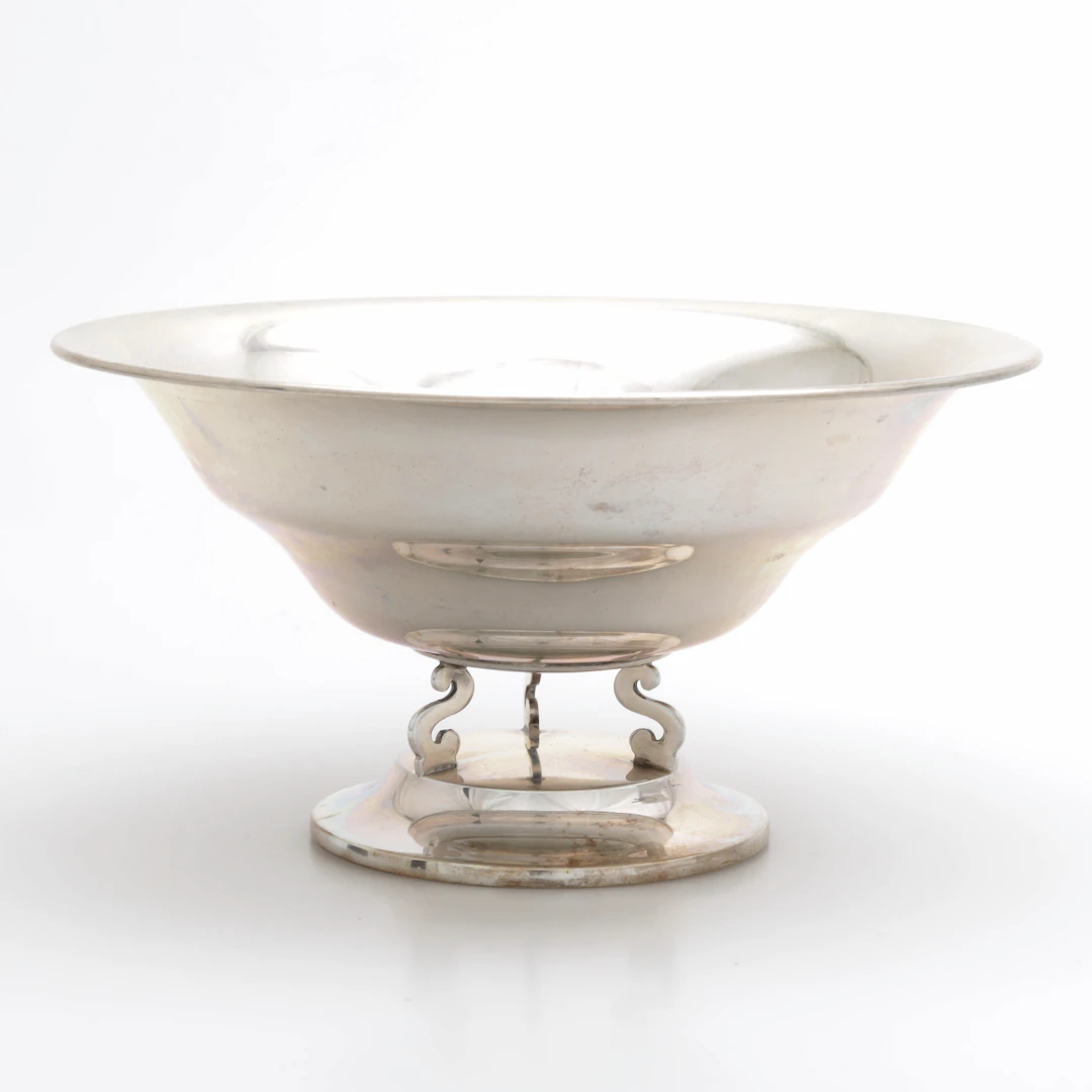 SKÅL PÅ FOT, silver, CG Hallberg, Stockholm 1926, vikt 195 gram.