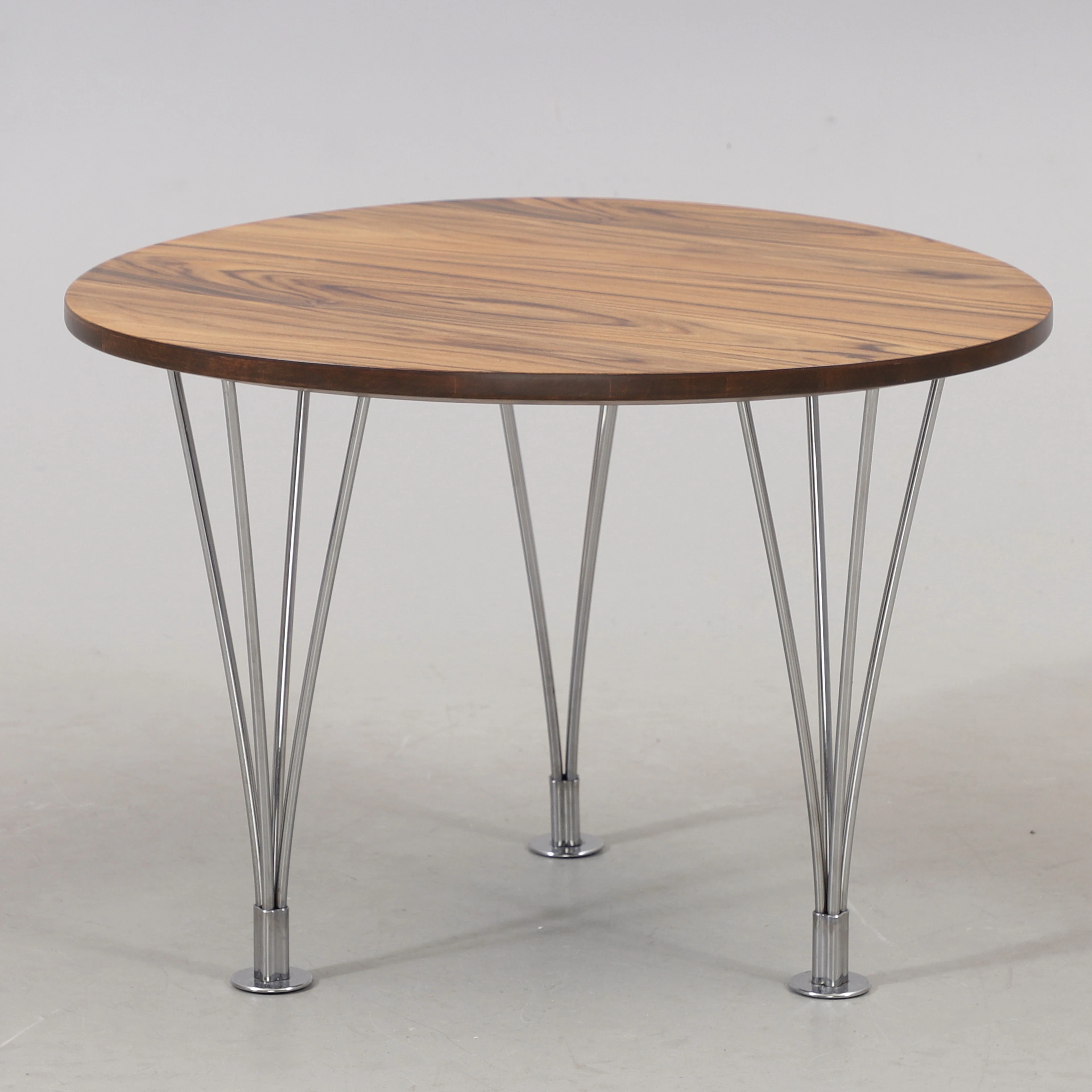PIET HEIN & BRUNO MATHSSON. Soffbord, "Trisuperellips", Fritz Hansen, 2019.