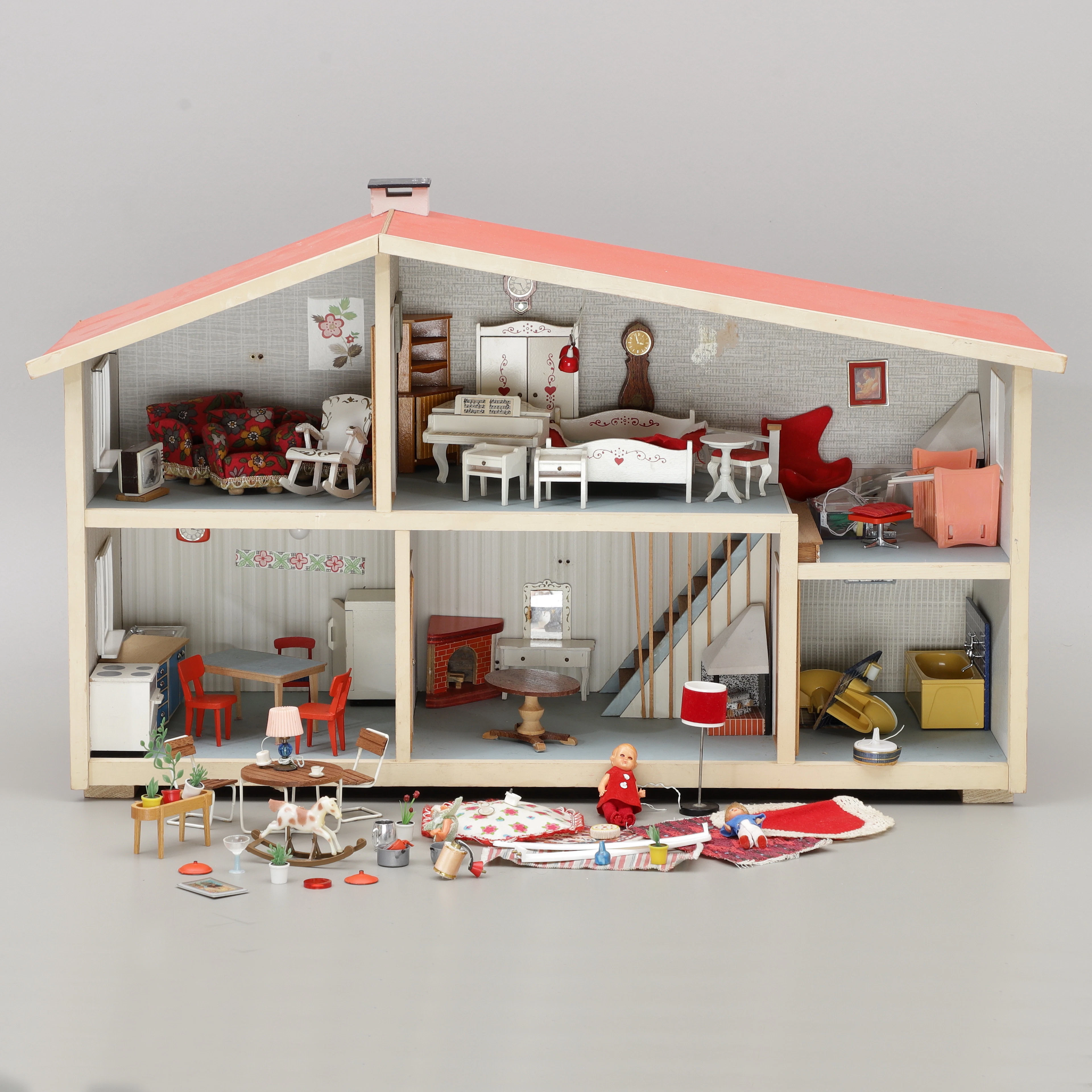 DOCKSKÅP MED TILLBEHÖR, Lundby, 1960/70-tal.