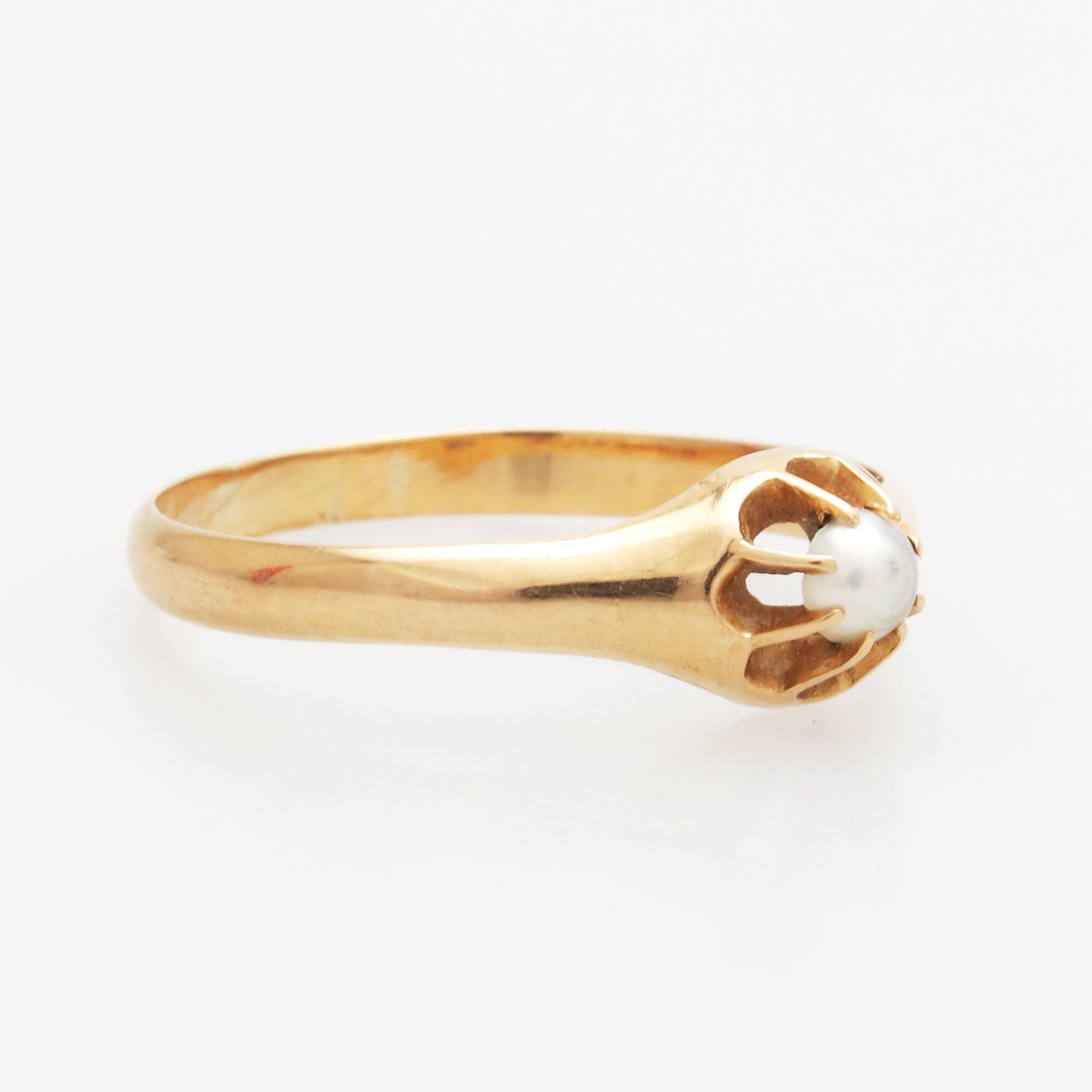 RING, guld 18k, med pärla, Gustaf Dahlgren & Co, Malmö 1920, vikt 1,63 gram.