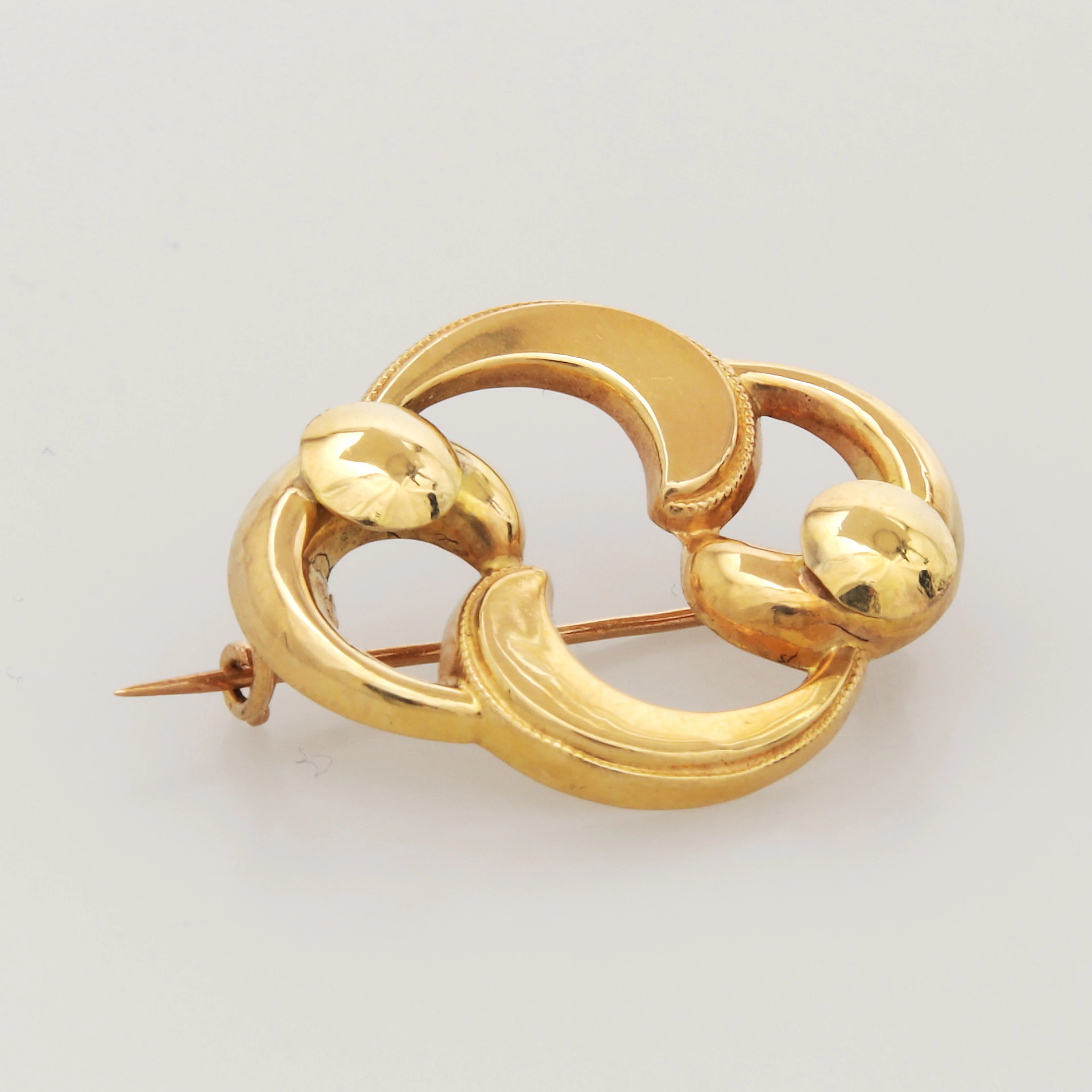 BROSCH, guld 18k, vikt 2,50 gram.