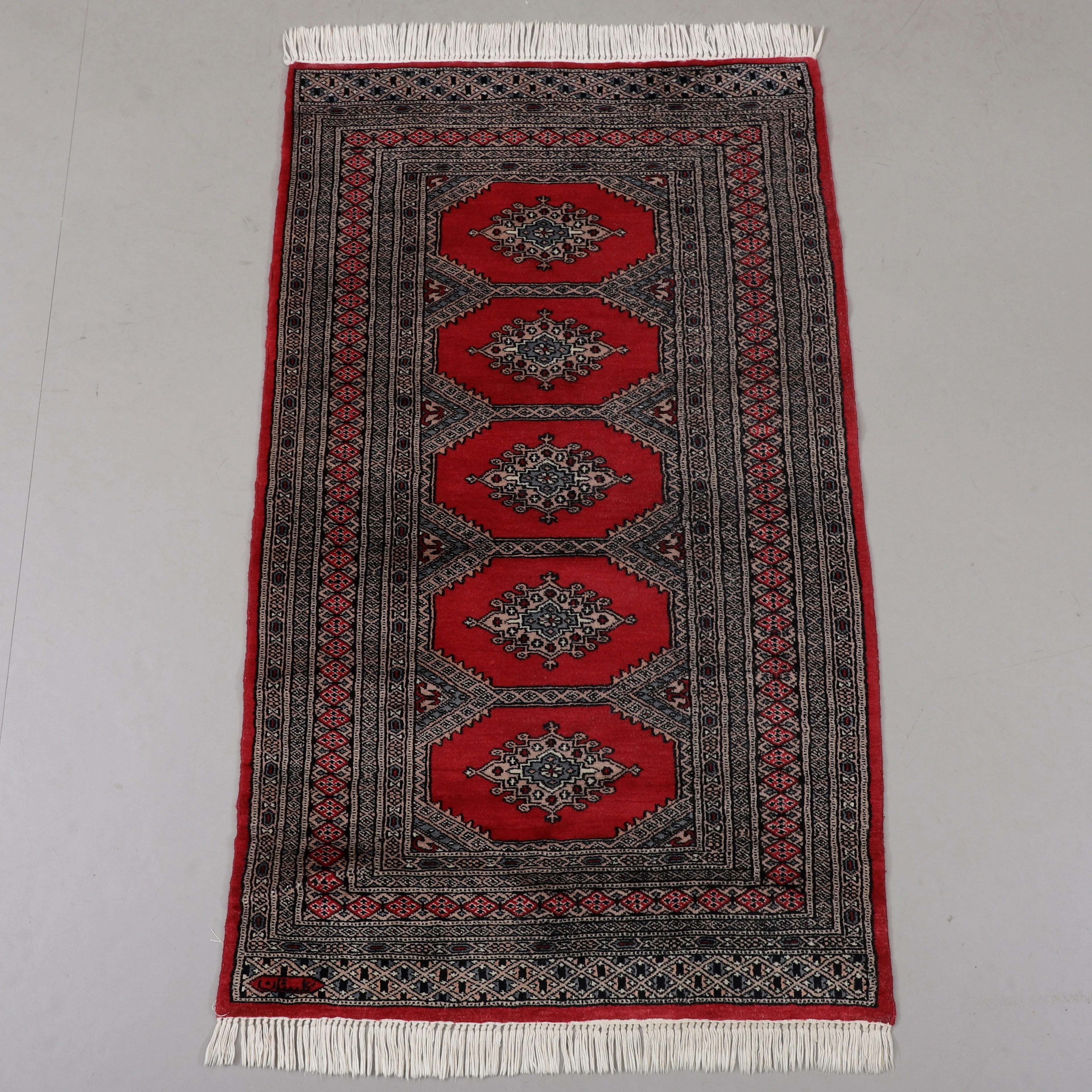 MATTA, orientalisk, Pakistan, 157 x 94 cm.