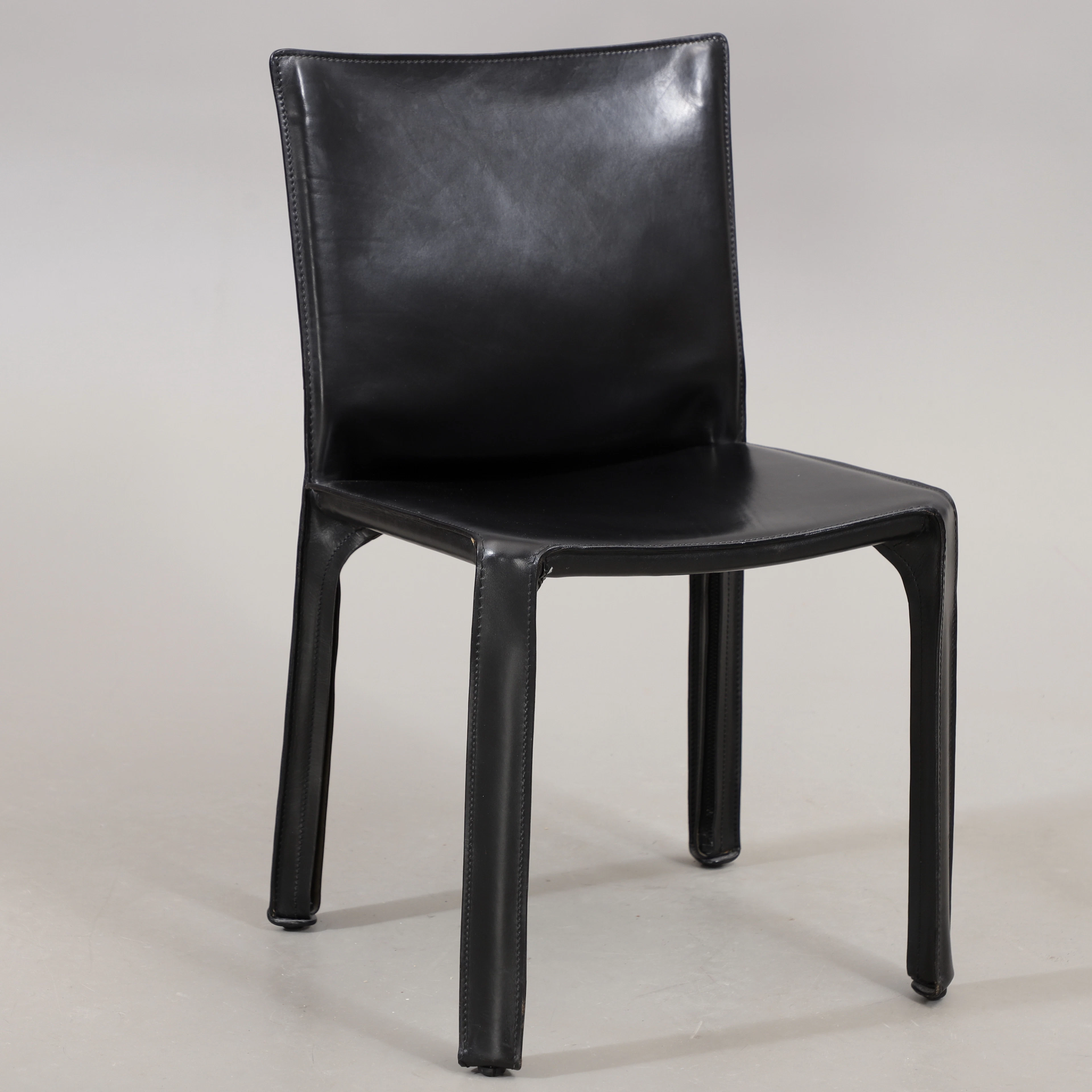 MARIO BELLINI. Stol, läder, "Cab 412", Cassina, Italien.