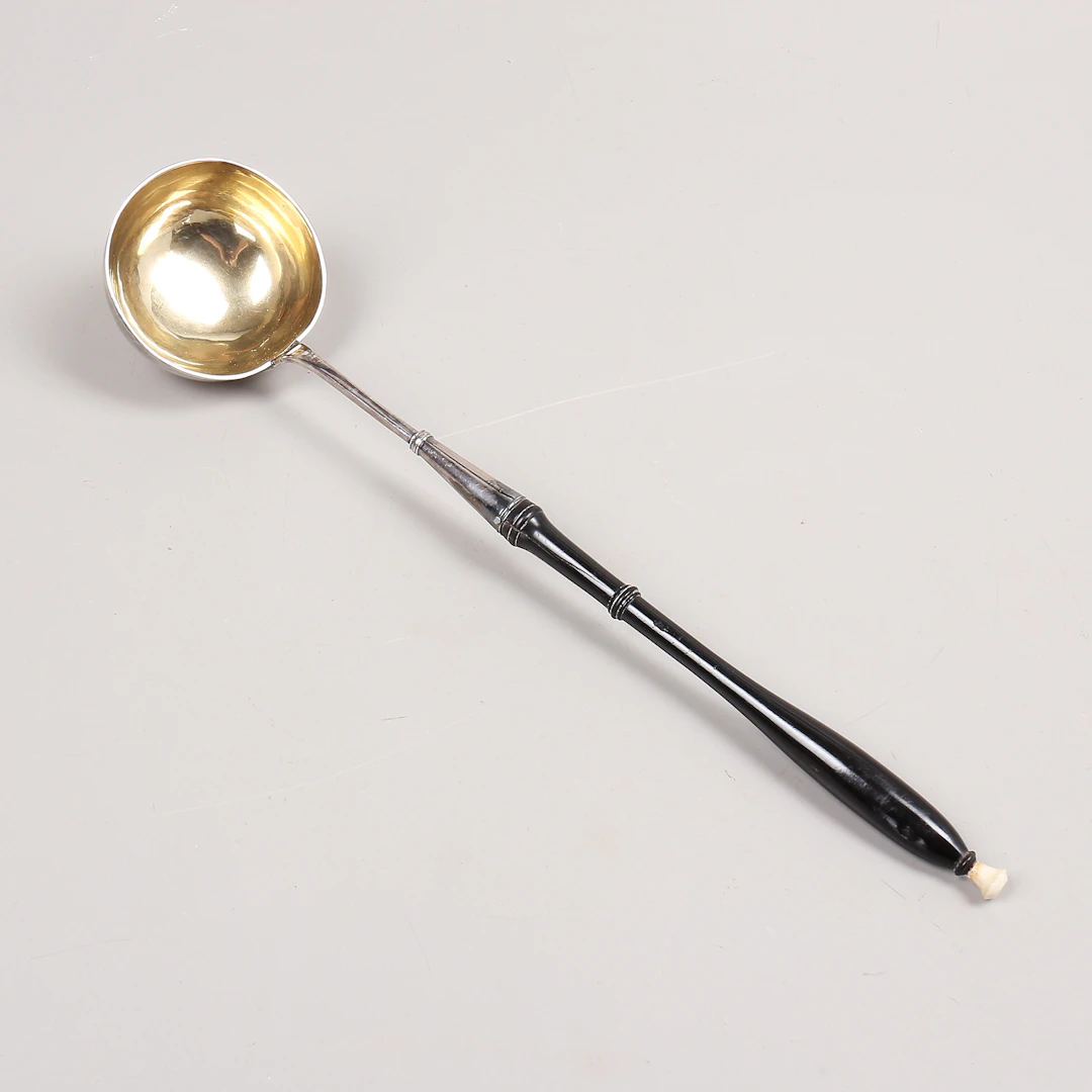 SOPPSLEV, silver/svärtat trä, 1823, Finland/Ryssland, totalvikt 171 gram.