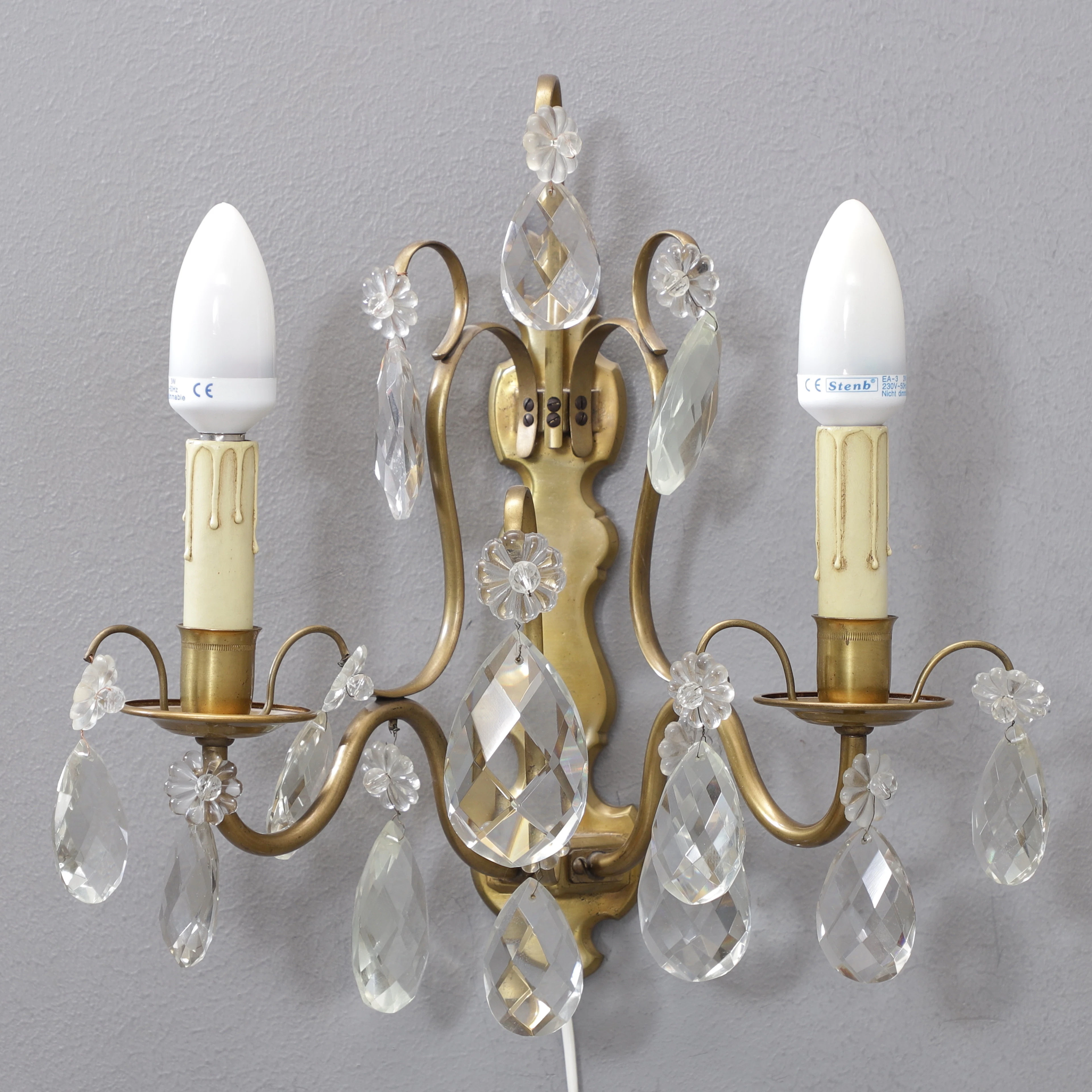VÄGGLAMPA, mässing/glas, 1900-talets andra hälft.