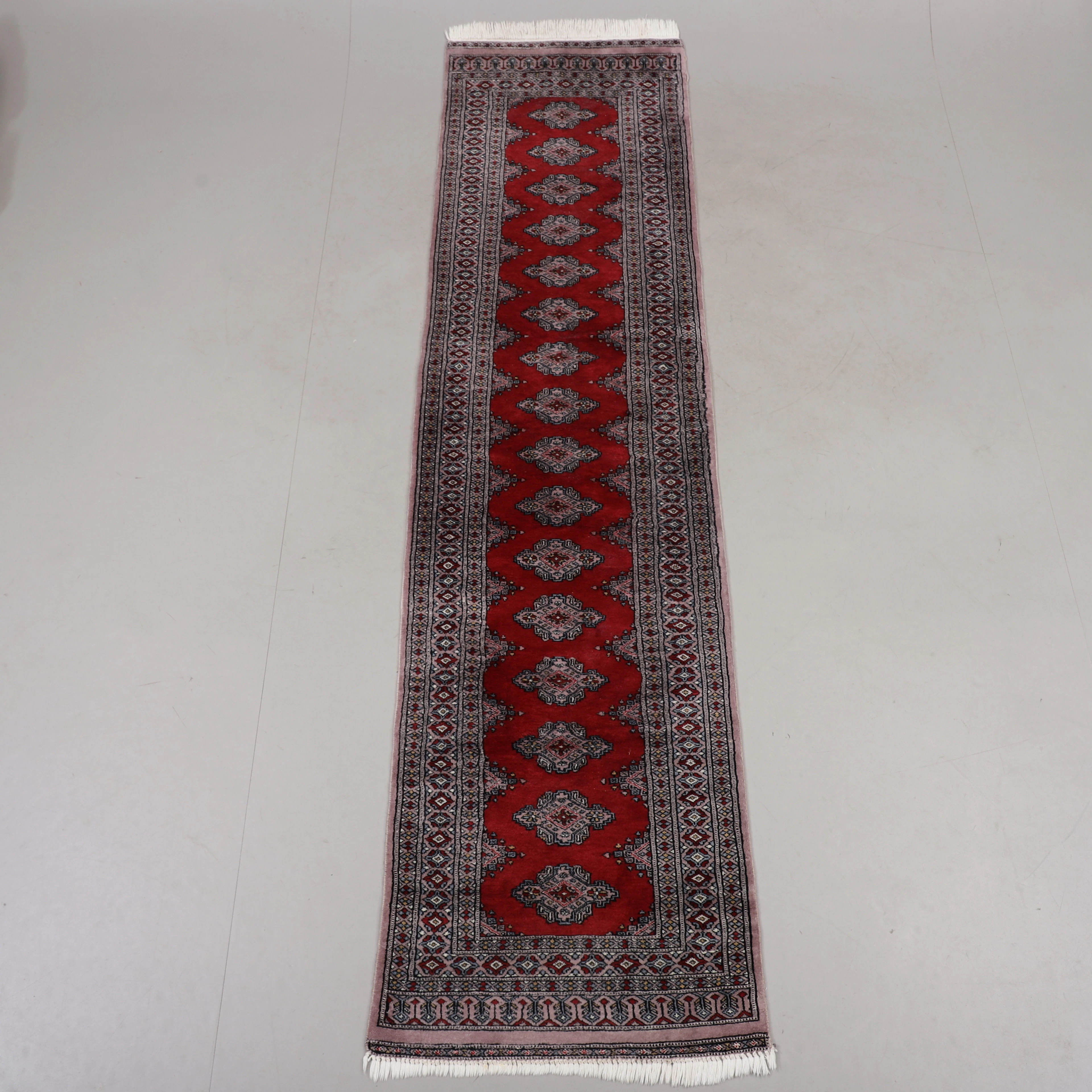 MATTA, Pakistan Bochara, 320 x 80 cm.