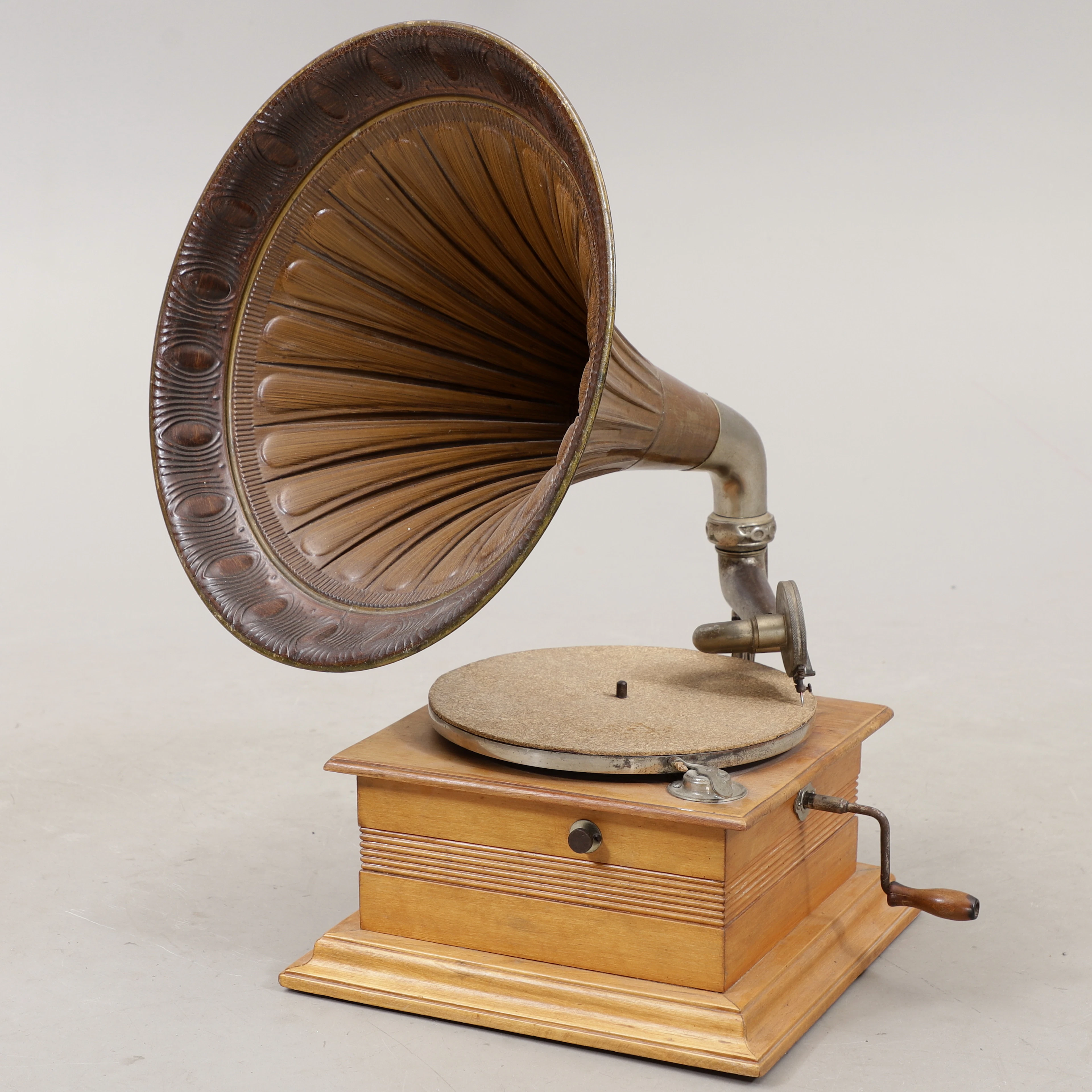 TRATTGRAMMOFON, 1900-talets första hälft.