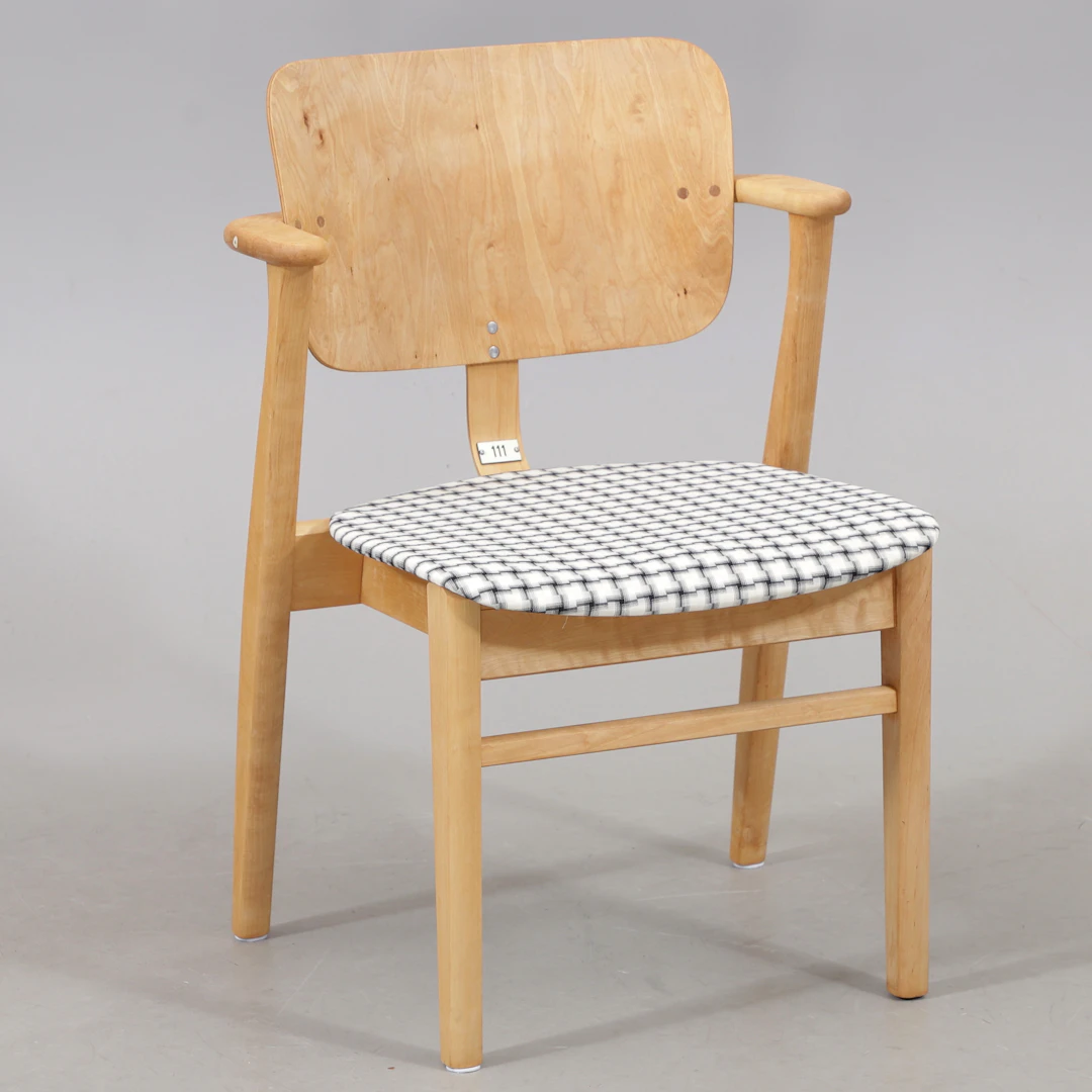 ILMARI TAPIOVAARA. Karmstol, "Domus", Artek, Finland.