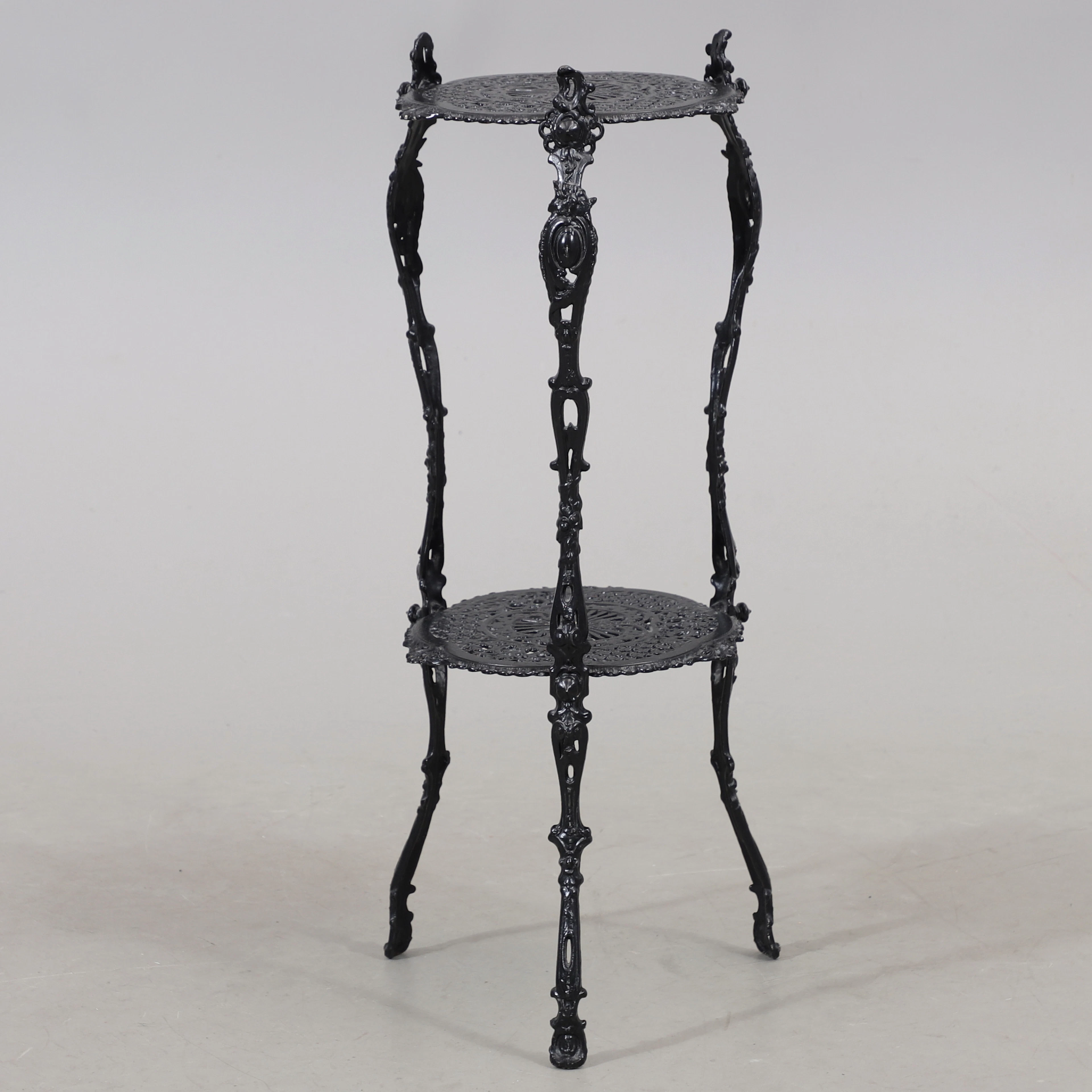 PIEDESTAL, metall, 1900-talets andra hälft.