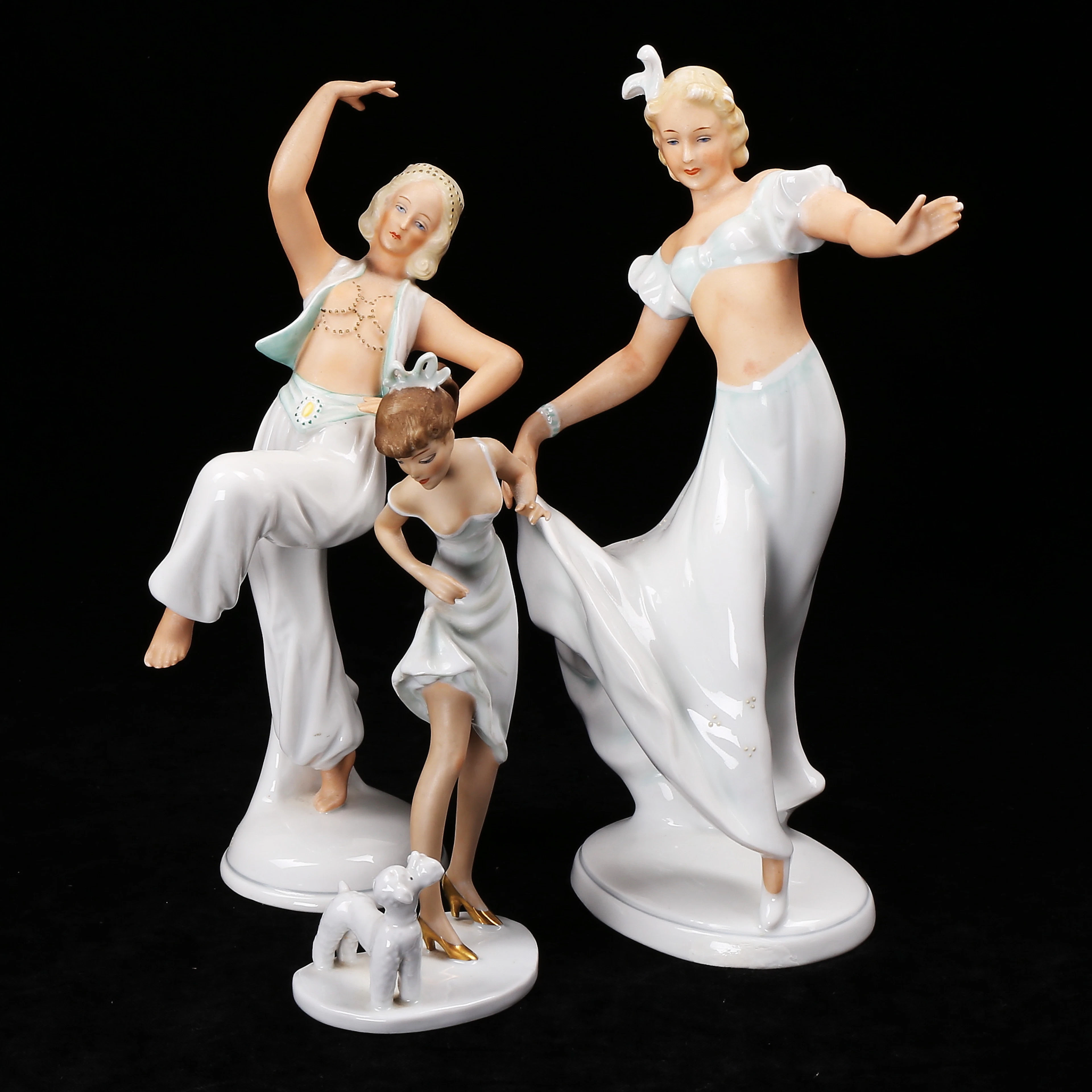 FIGURINER, 3 st kvinnor, porslin, Schaubach Kunst, Goebel, Tyskland.