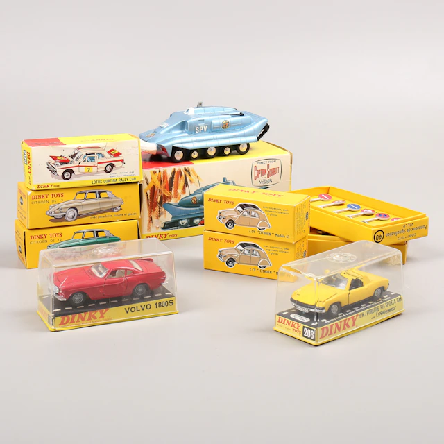DINKY TOYS, 8 st leksaksbilar mm, 1900/2000-tal.