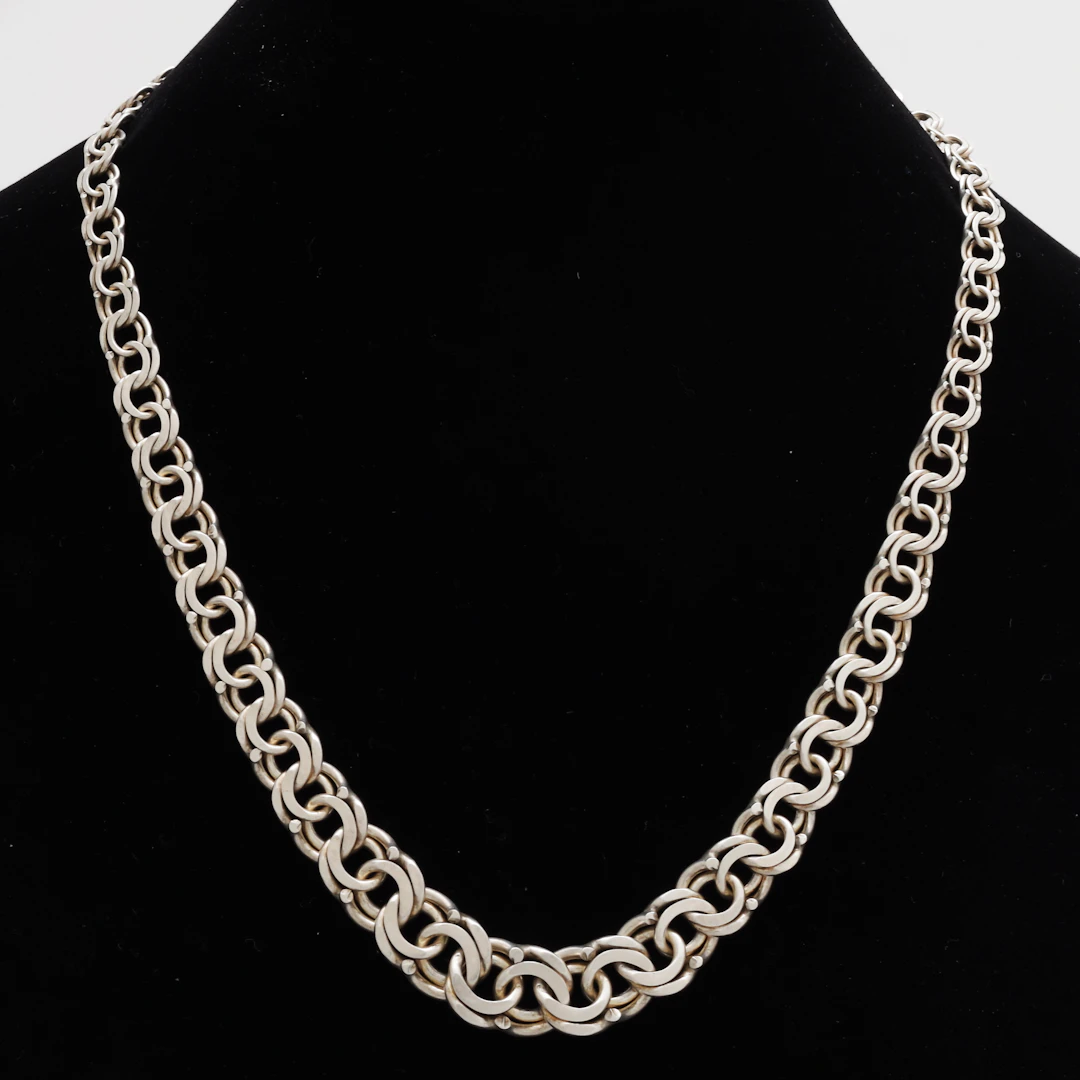 HALSBAND, silver , doserad bismarck, vikt 39 gram.