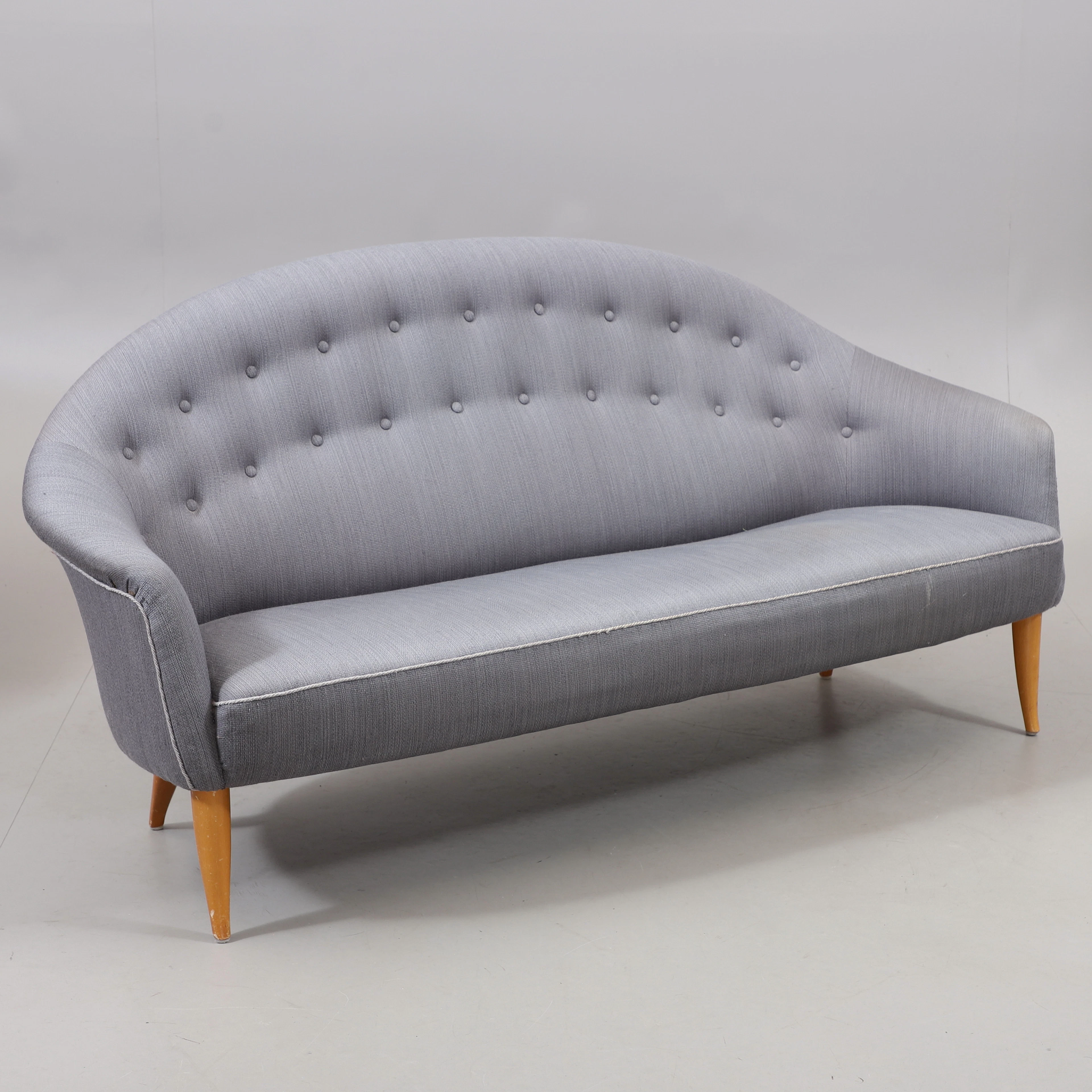 KERSTIN HÖRLIN-HOLMQUIST. Soffa, "Paradiset", Nordiska Kompaniet, 1950/60-tal.