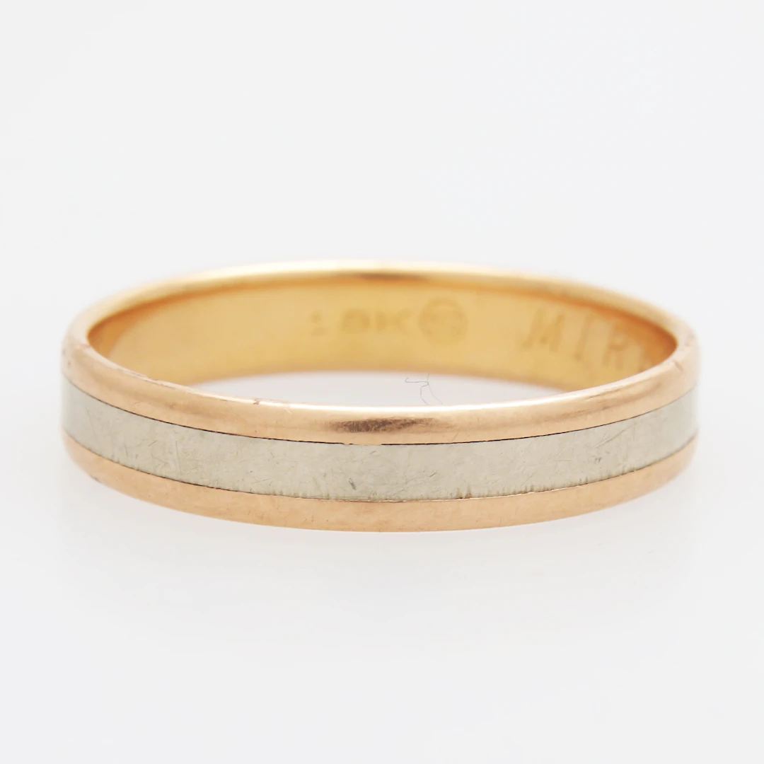 RING, guld 18K med silverband, totalvikt 4,78 gram.