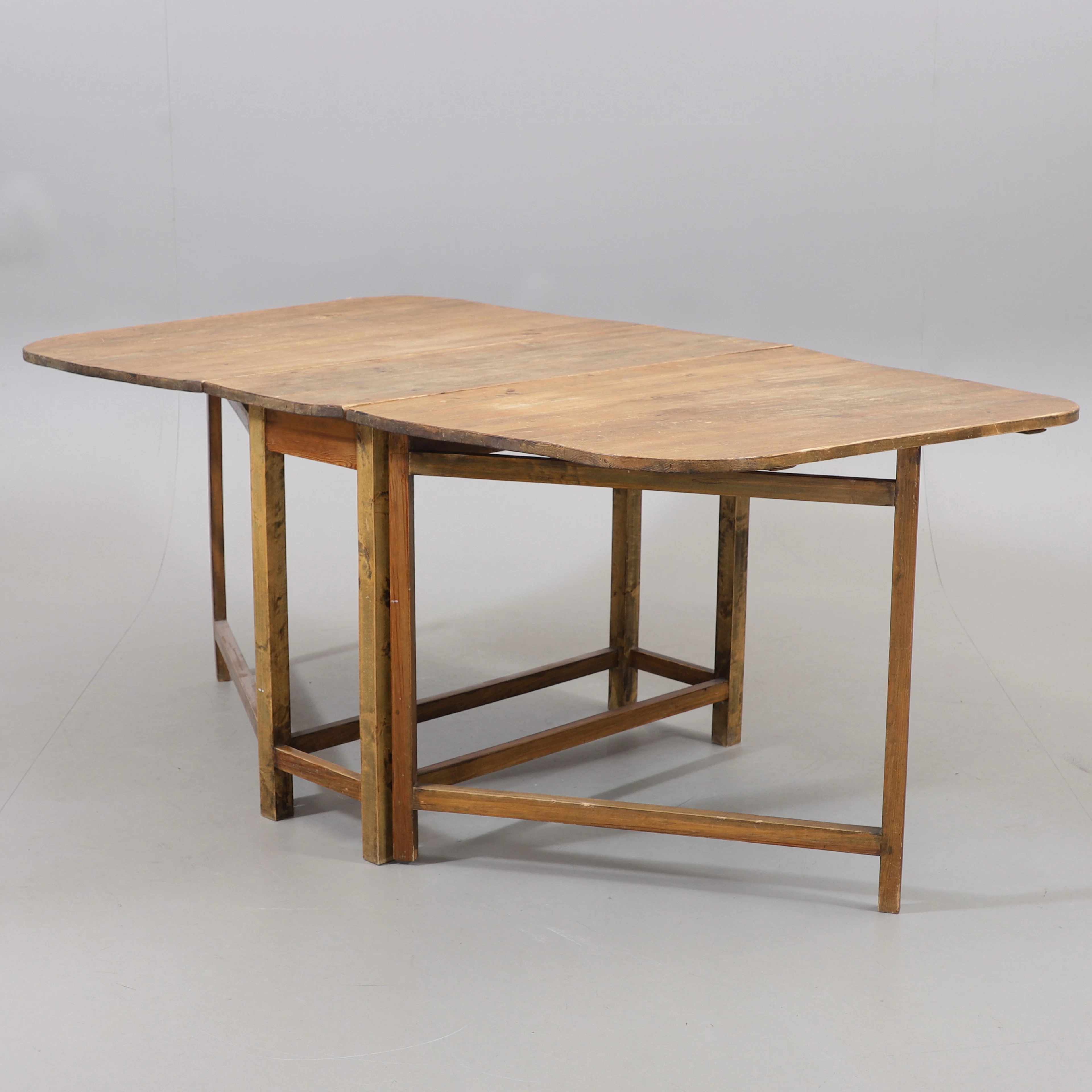 SLAGBORD, furu, 1900-talets första hälft.