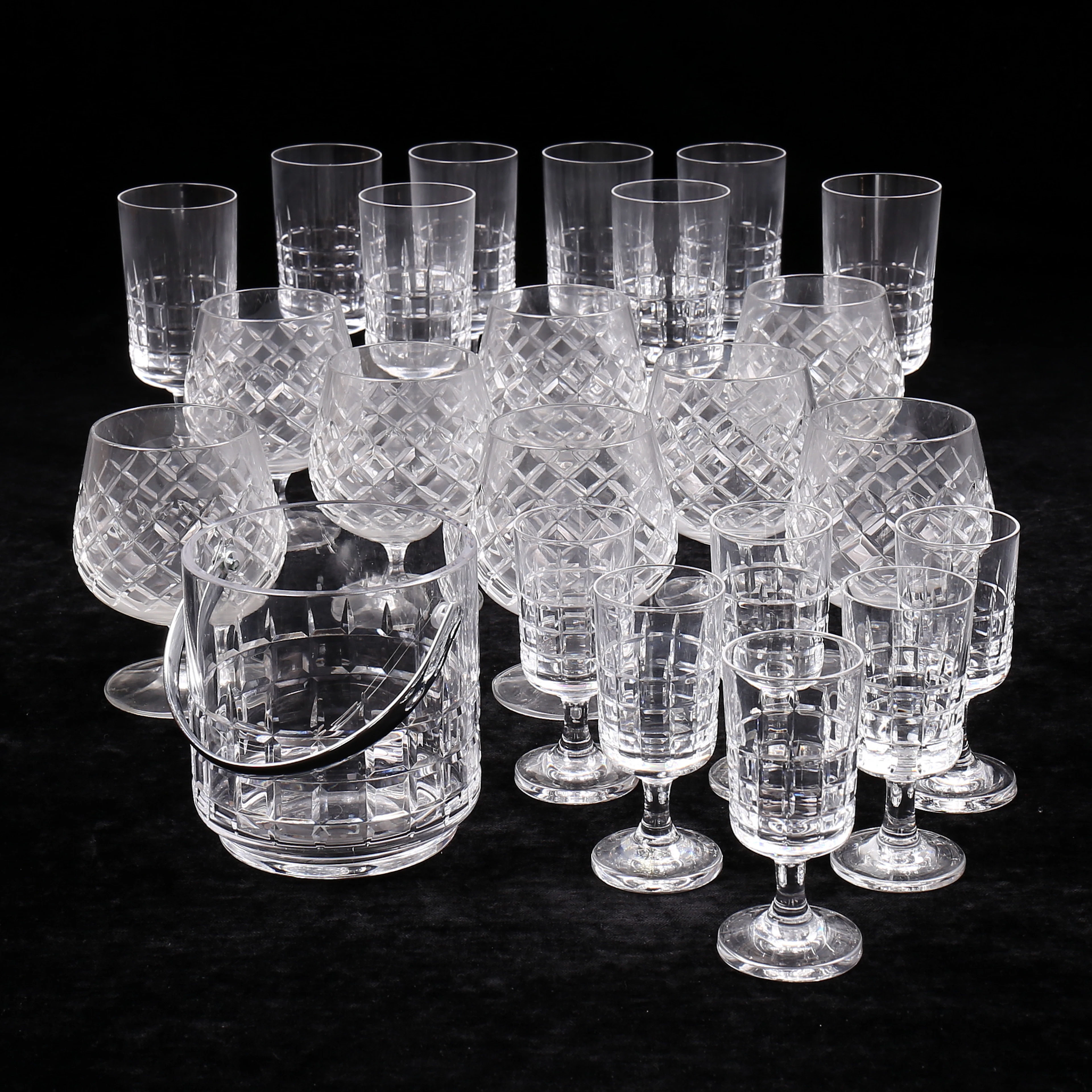 SERVISDELAR, glas, 23 st, bla "City".