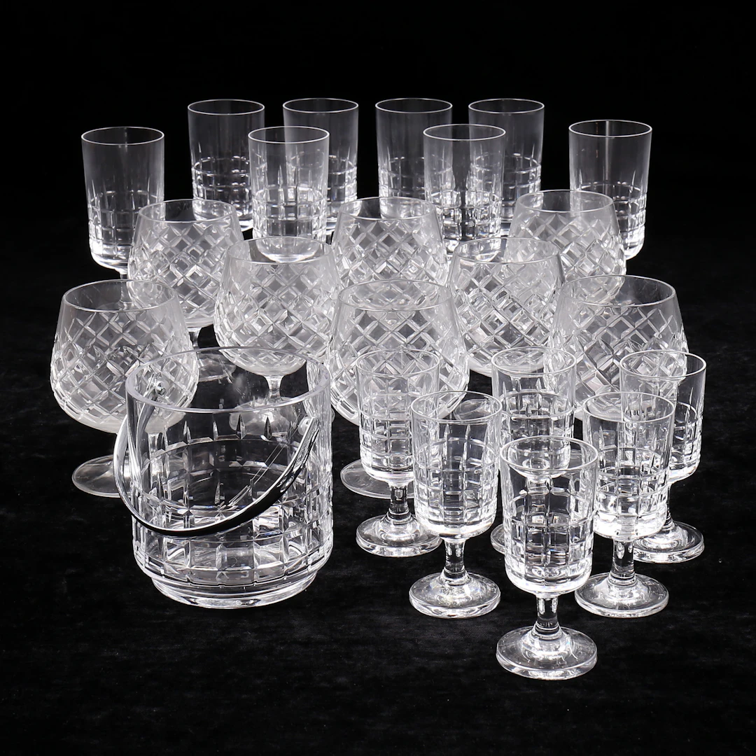 SERVISDELAR, glas, 23 st, bla "City".