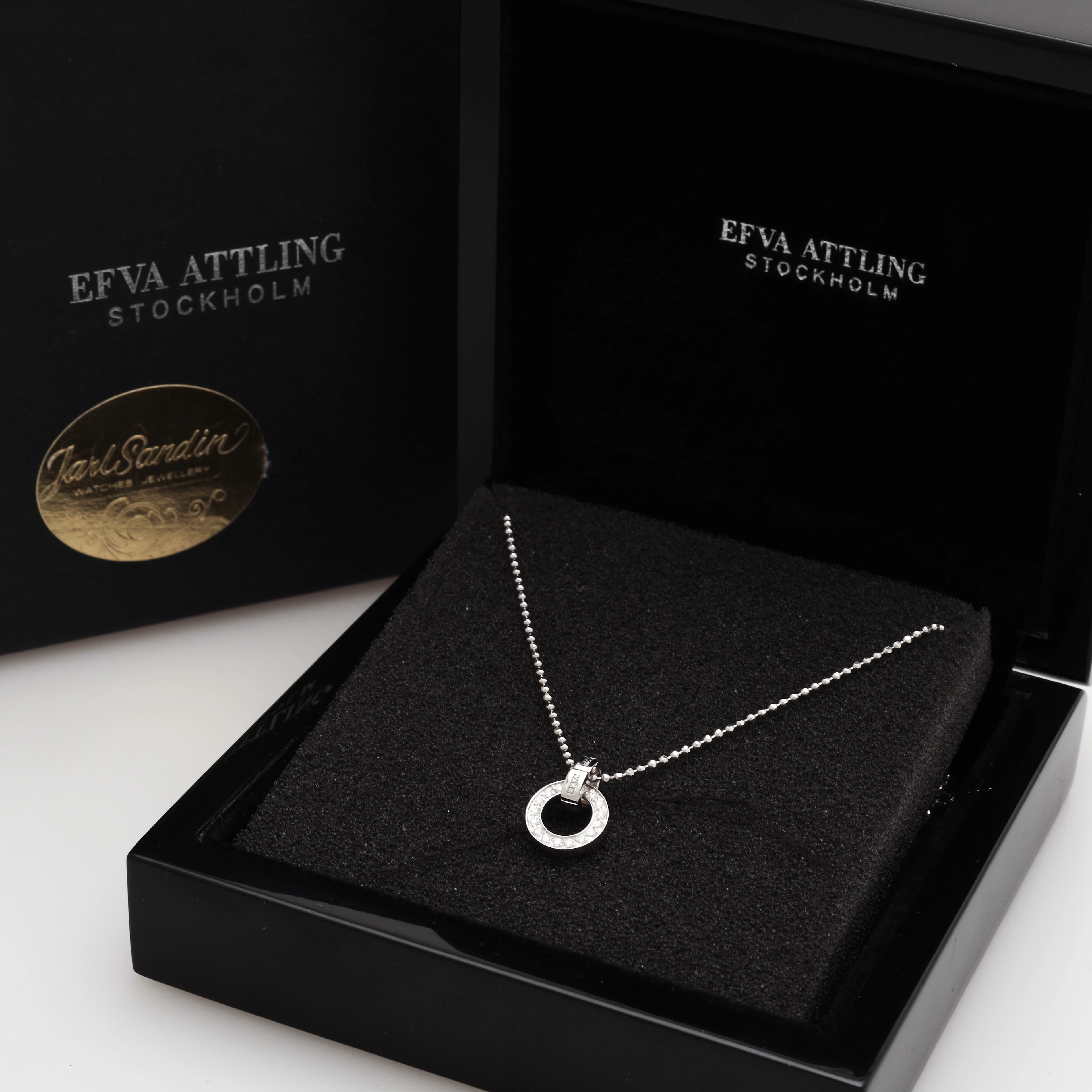 EFVA ATTLING. Halsband med diamanter, vitguld 18k, totalvikt 4,65 gram.