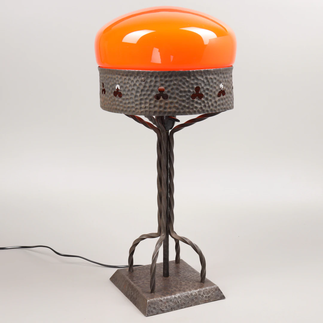 BORDSLAMPA, metall/glas, 1900-talets andra hälft.
