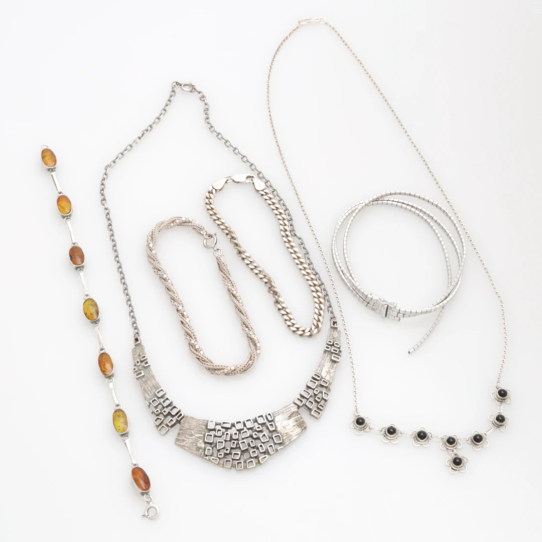 HALSBAND OCH ARMBAND, 6 st, silver, totalvikt 62,3 gram.