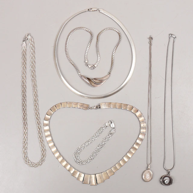 HALSBAND, ARMBAND, 7 st, silver, vikt 131 gram.