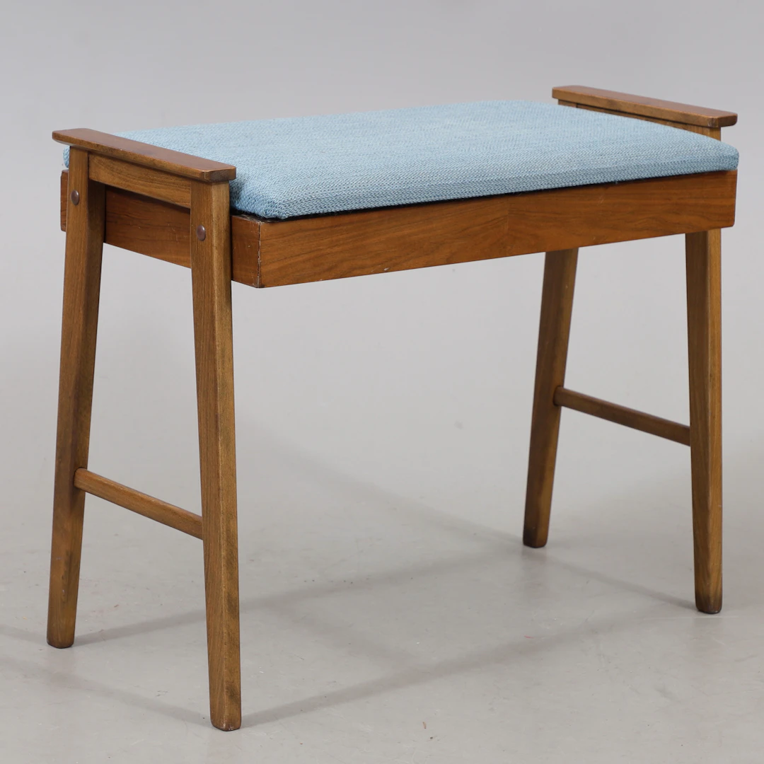 PIANOPALL, teak, 1900-talets andra hälft.