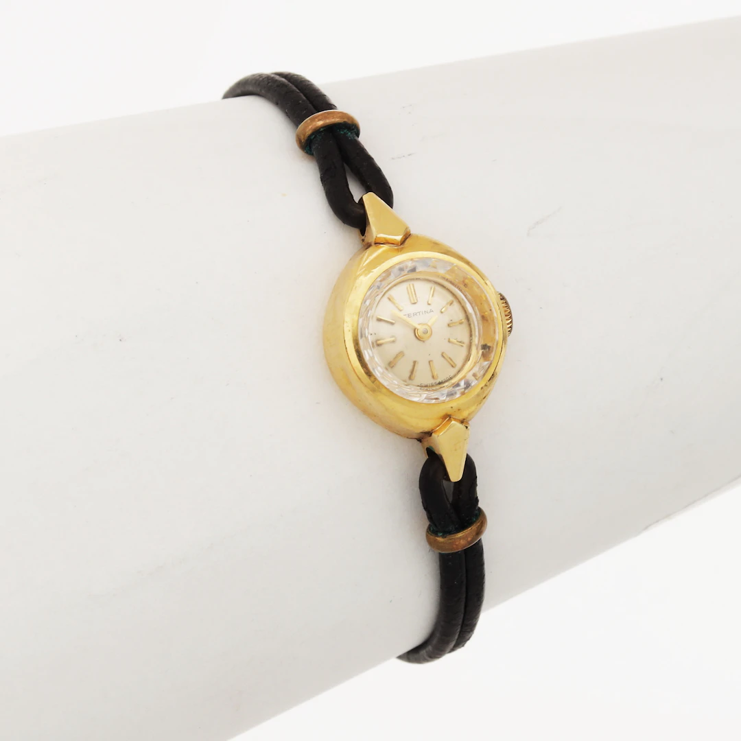 DAMARMBANDSUR, boett guld 18K, Certina, totalvikt 10 gram.