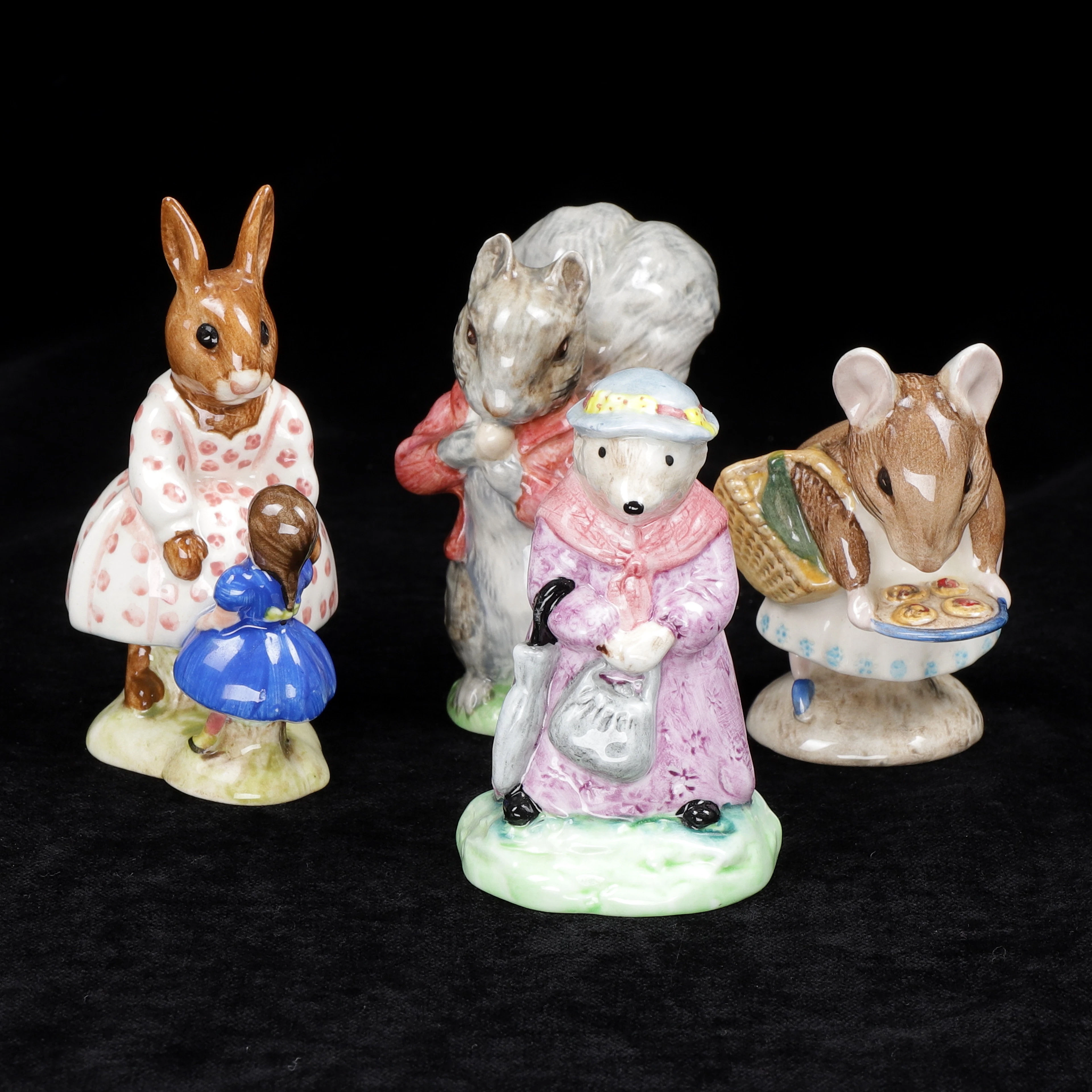 FIGURINER, 4 st, porslin, England.