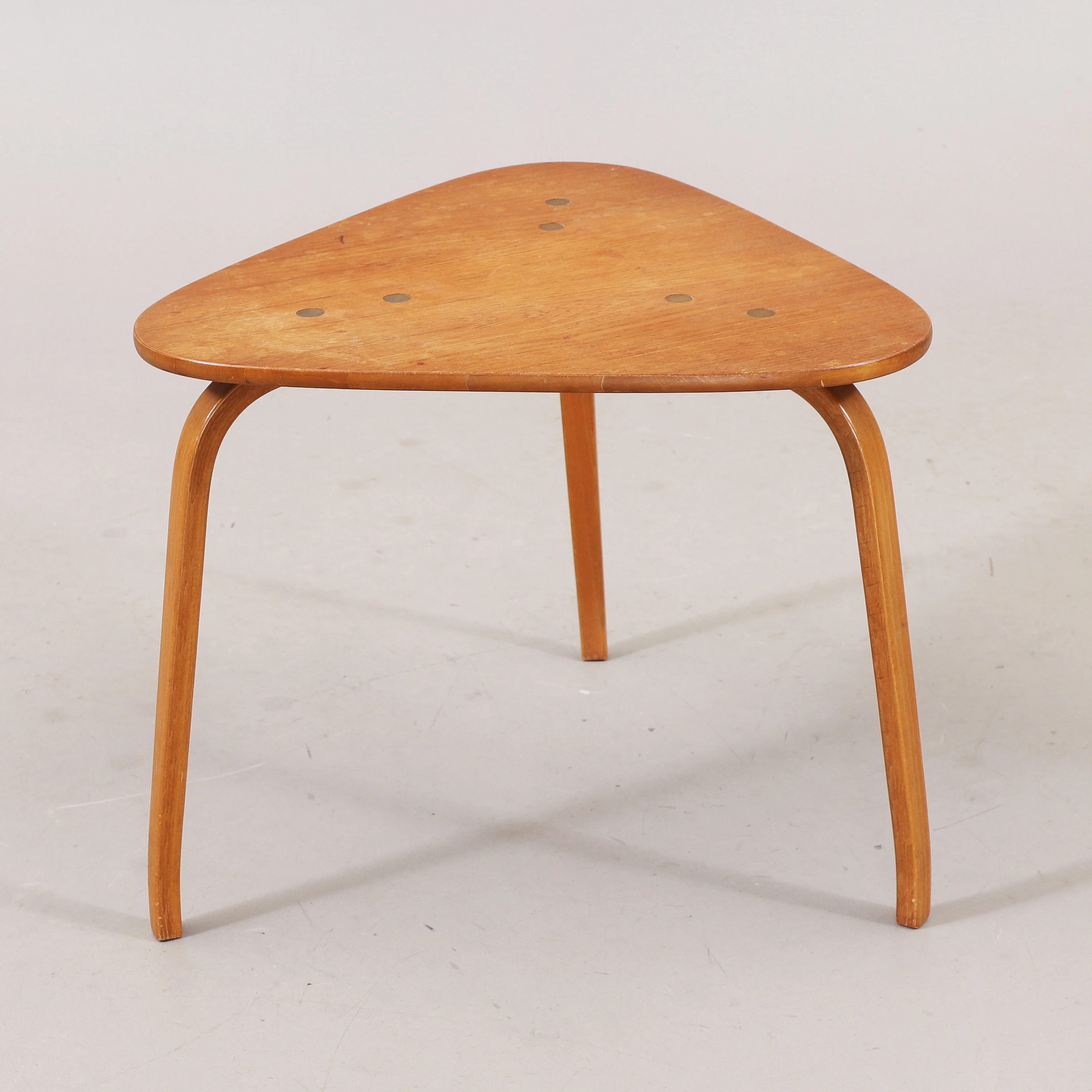 YNGVE EKSTRÖM. Soffbord/sidobord, "Krok", ESE-Möbler AB, Vaggeryd, 1950-tal.