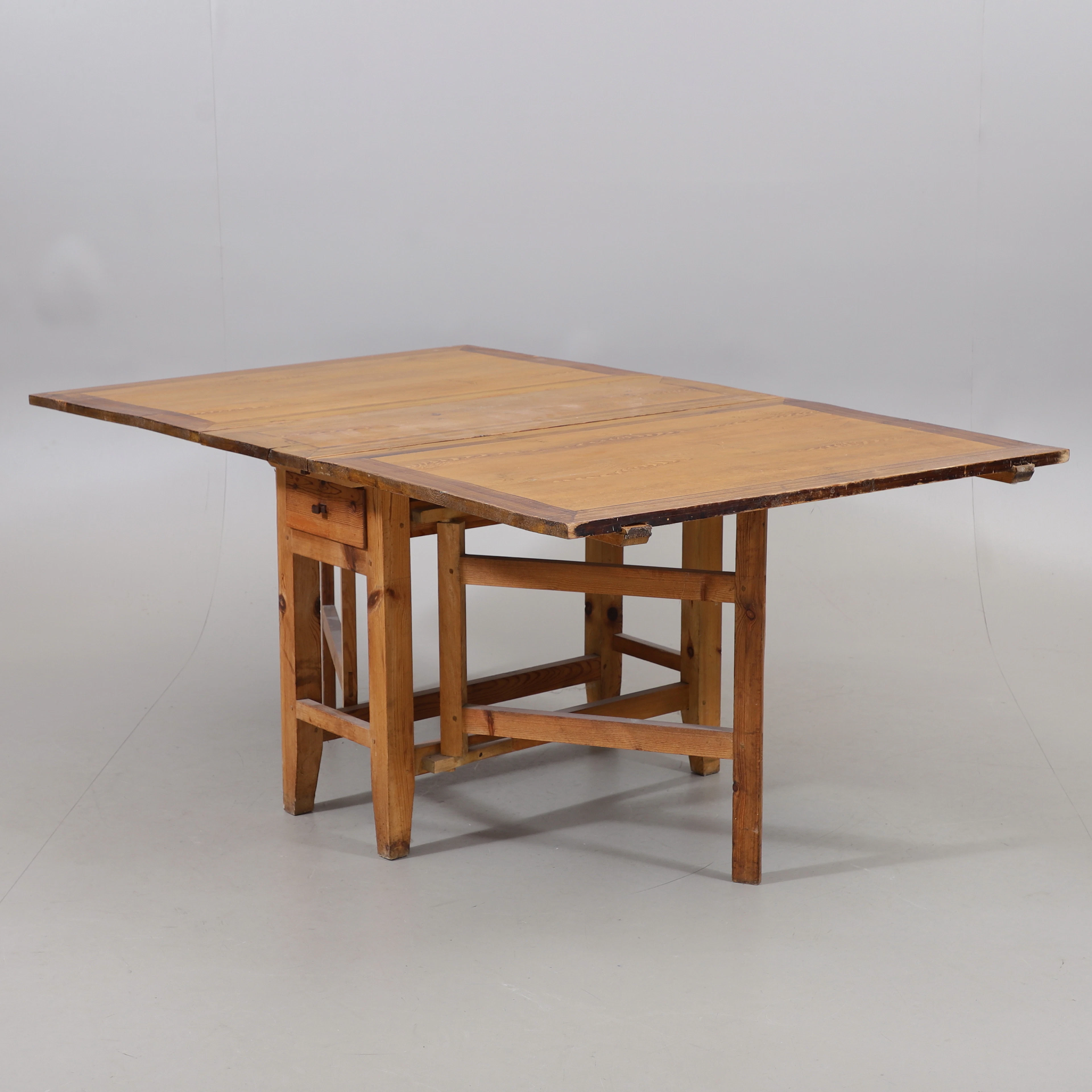 SLAGBORD, ådringsmålat, 1800-tal.
