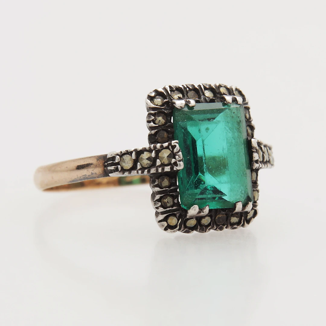 RING MED STEN, guld 18K/silver, totalvikt 2.07 gram.