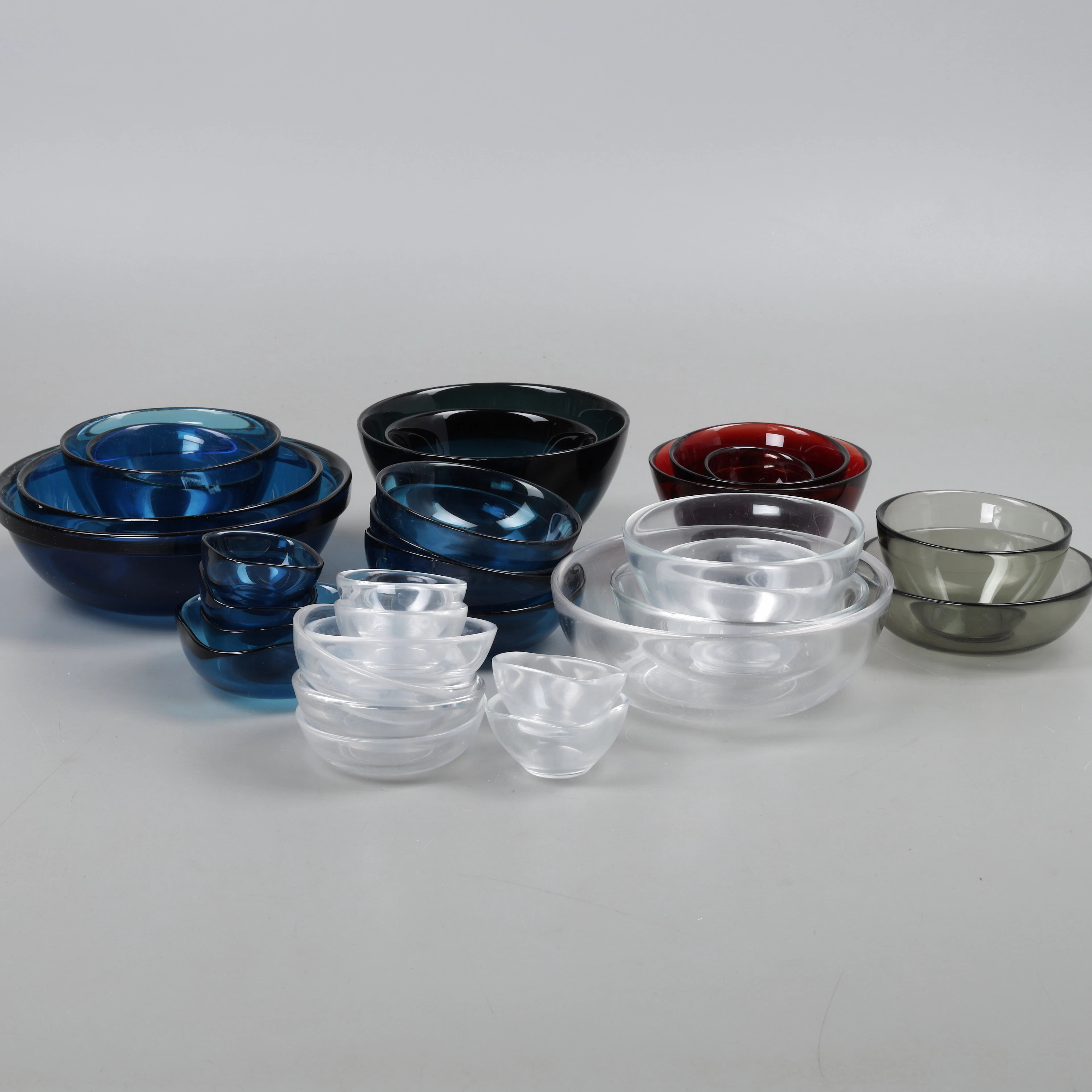 SVEN PALMQVIST. "Fuga", skålar, 32 st, glas, Orrefors.