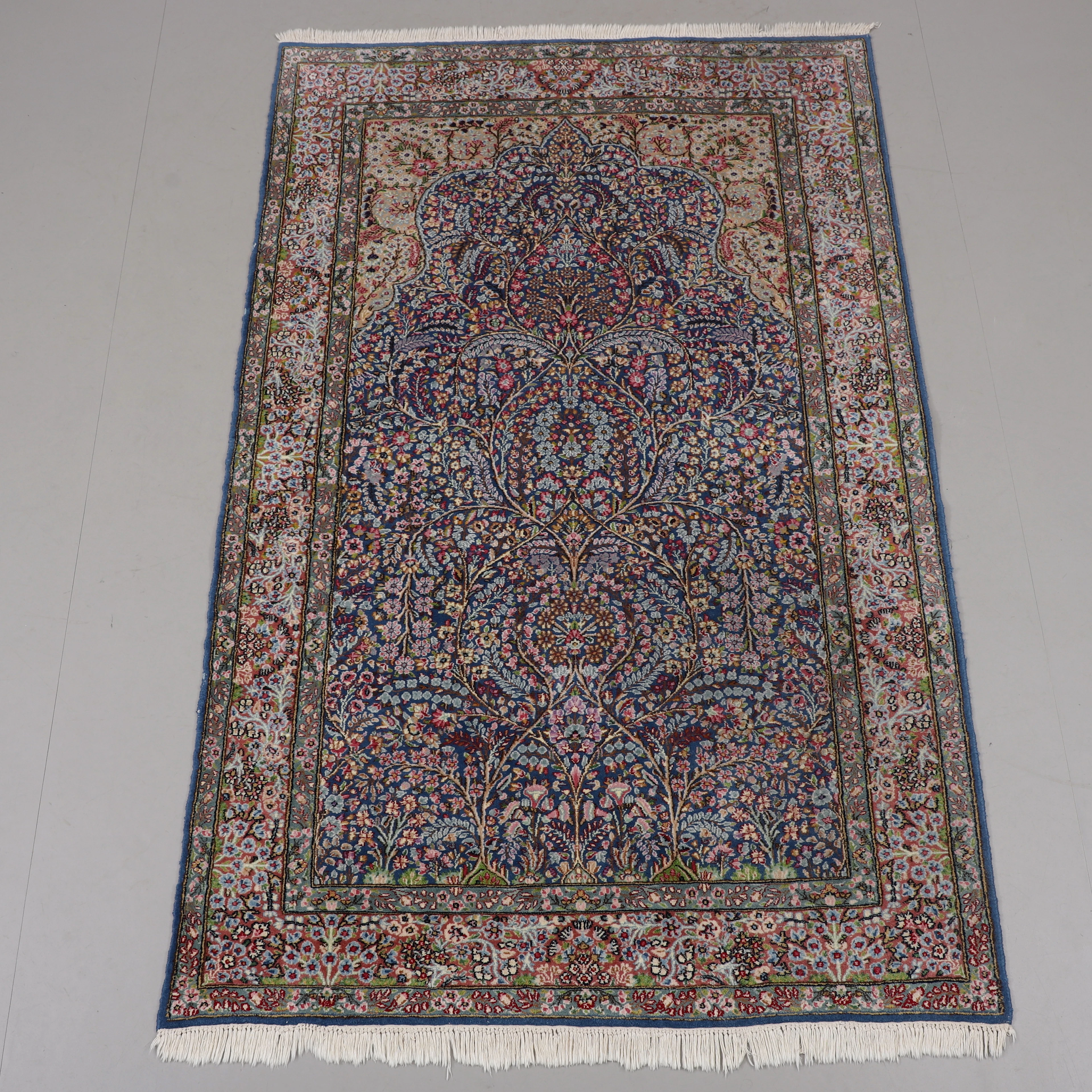 KIRMAN LAVER, matta, 243 x 150 cm.