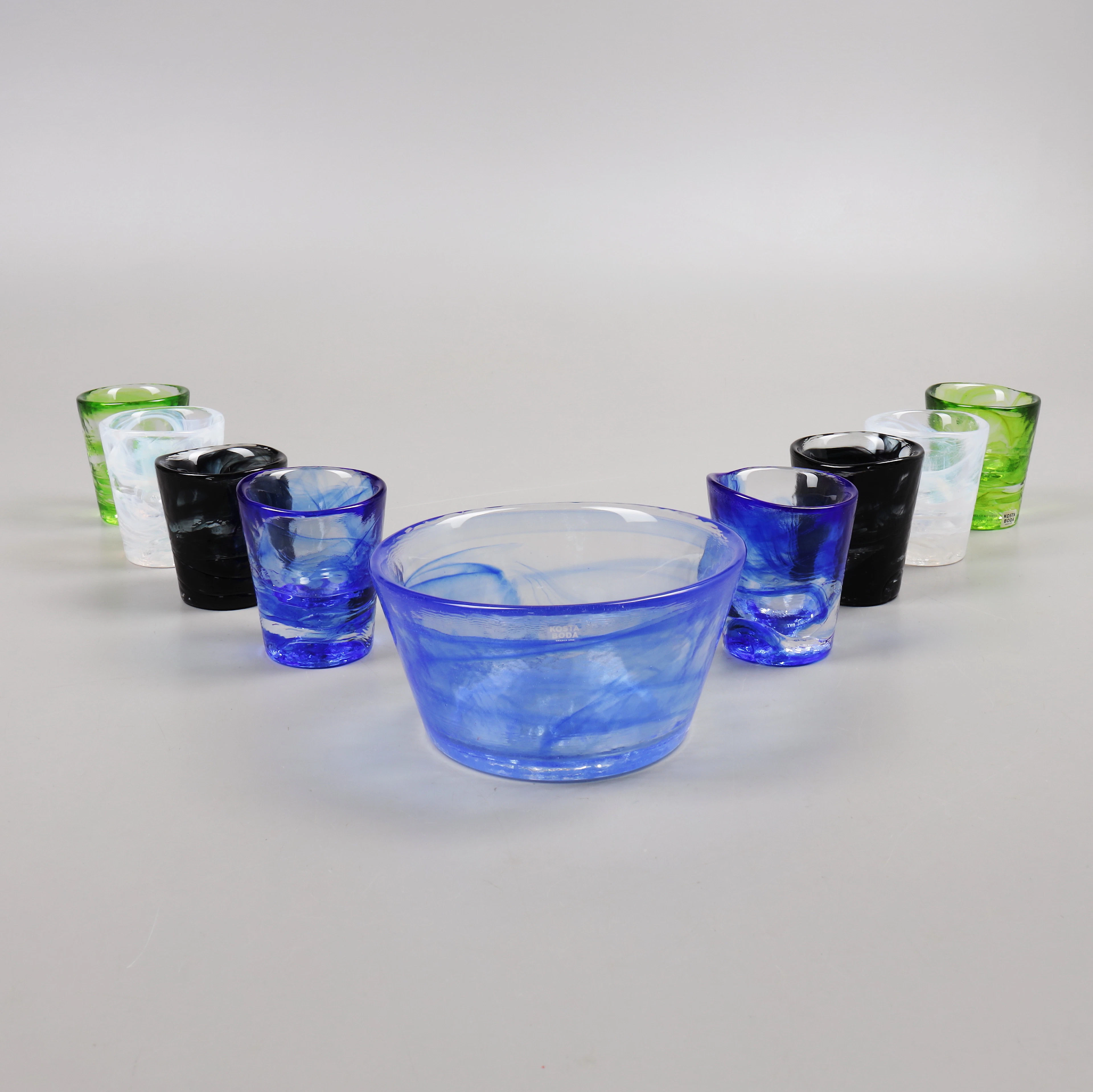 ULRICA HYDMAN-VALLIEN. Glas och skål, 9 st, "Mine", Kosta Boda, 1990-tal.